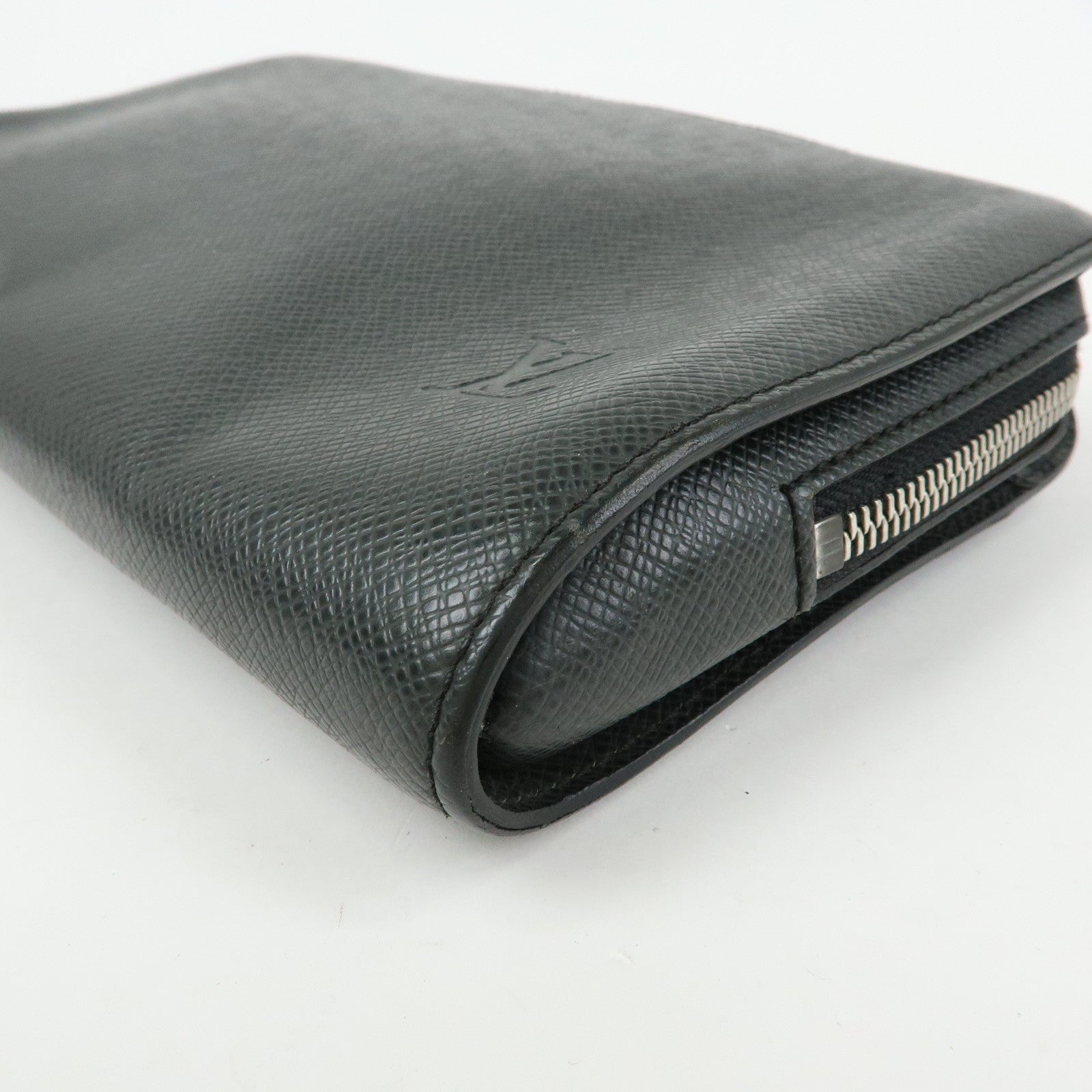 Louis Vuitton Taiga Baikal Leather Clutch Bag Pouch Ardoise M30182
