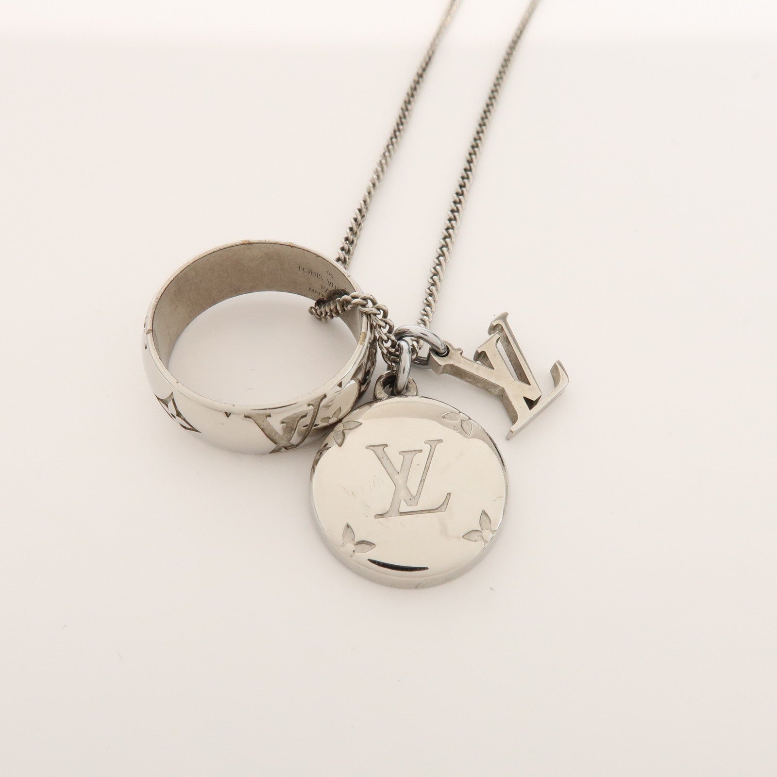 Louis Vuitton Monogram Ring Necklace Silver M62485