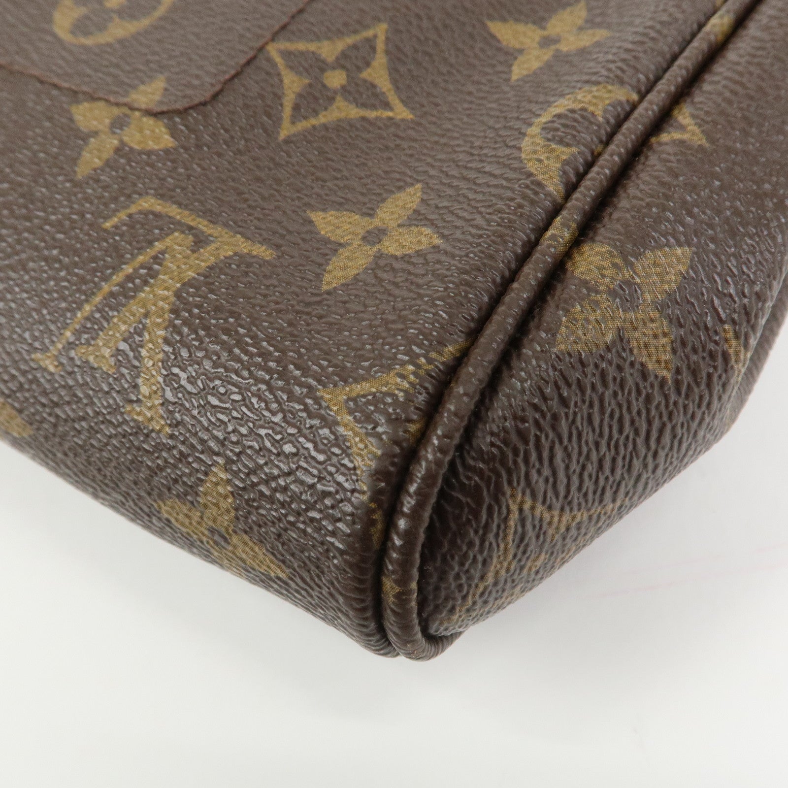 Louis Vuitton Monogram Favorite MM Shoulder Bag Brown M40718