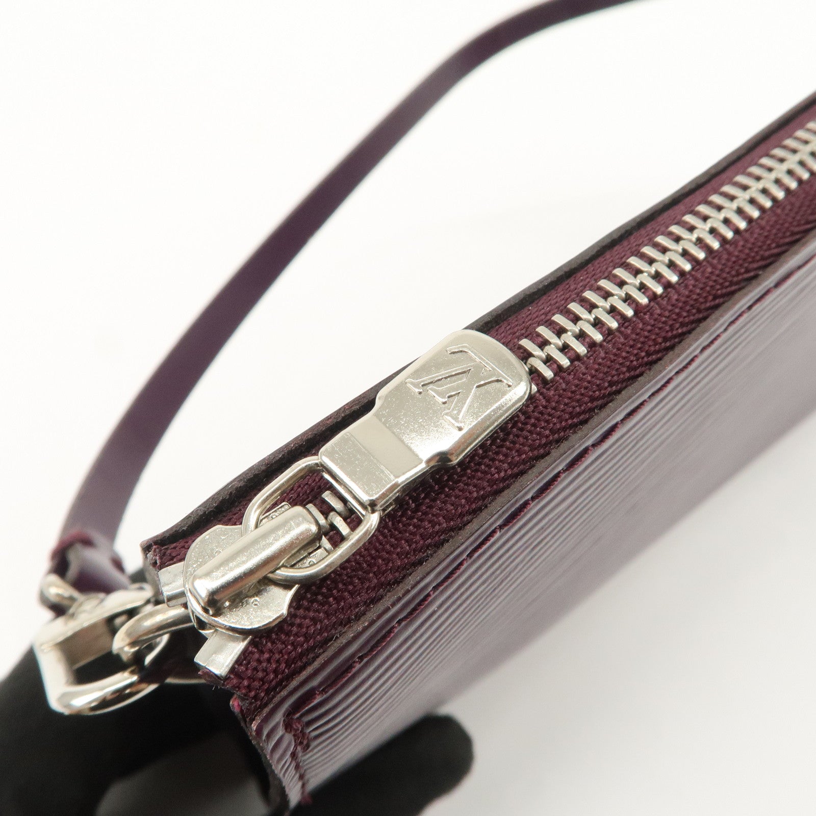 Louis Vuitton Epi Leather Pochette Accessoires Cassis M5298K