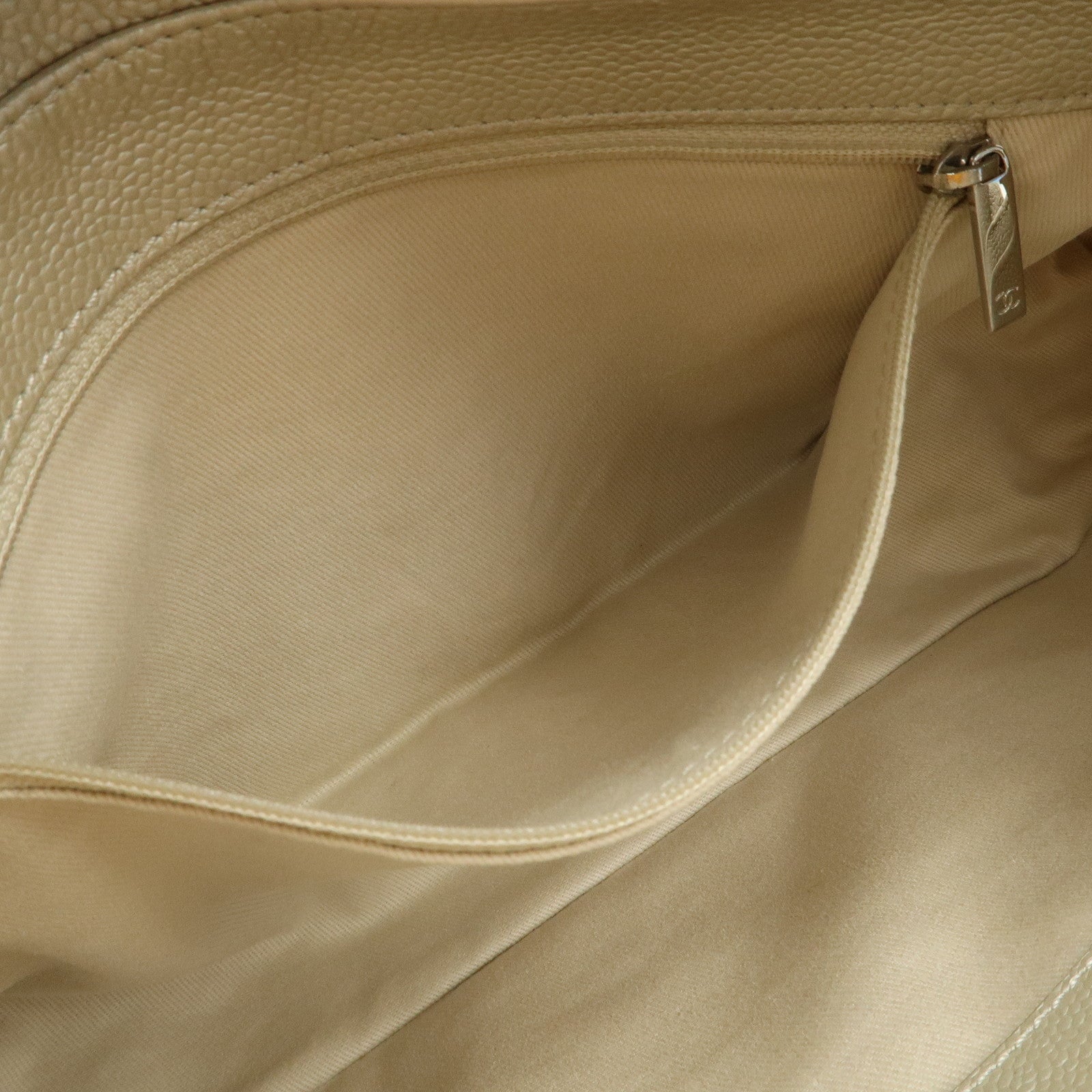 CHANEL Logo Caviarskin Chain Shoulder Bag White Silver HDW