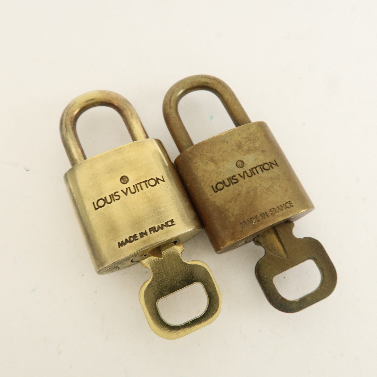 Louis Vuitton Set of 10 Lock & Key Cadena Key Lock Metal Gold Used