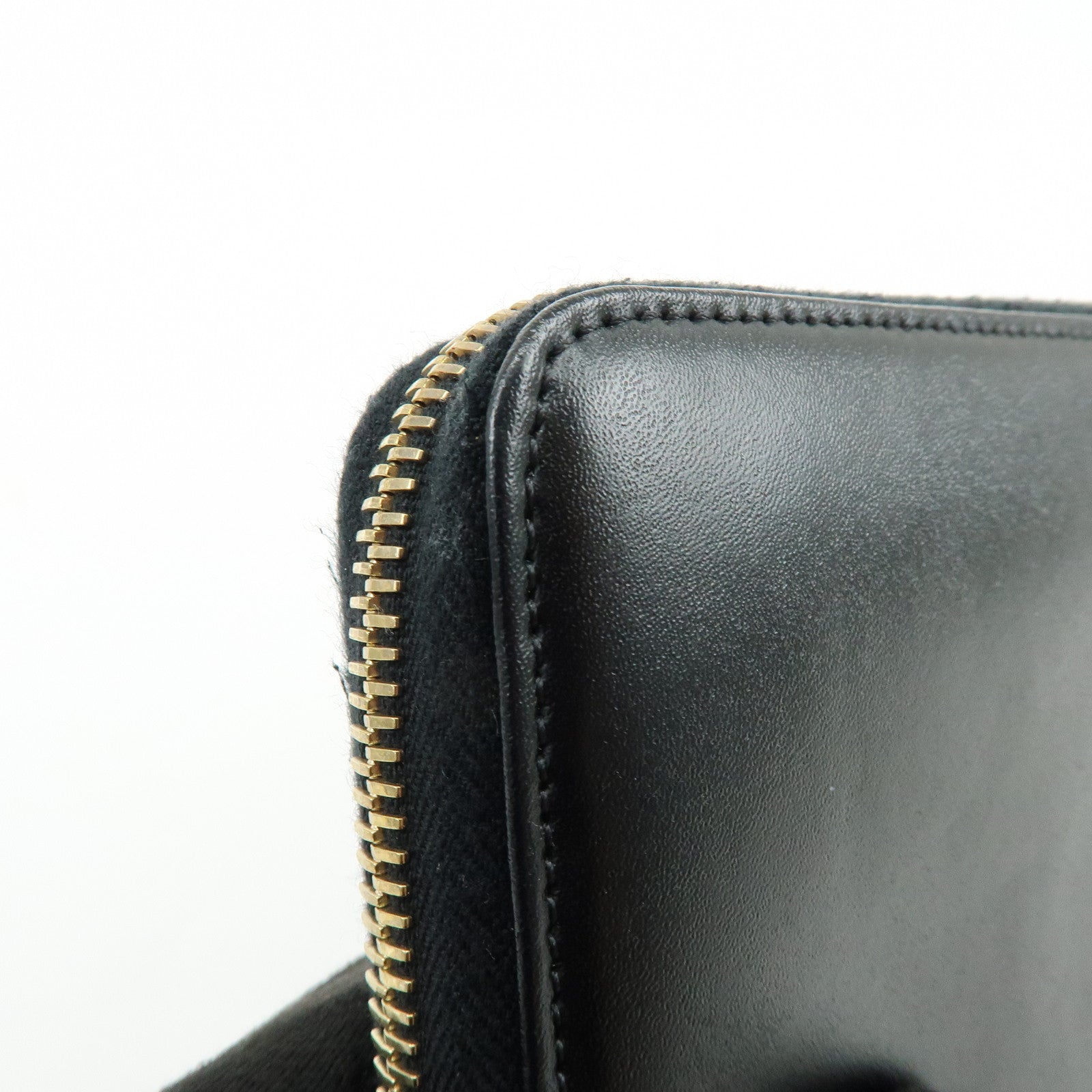 FENDI Leather Round Zippy Long Wallet Black 8M0299