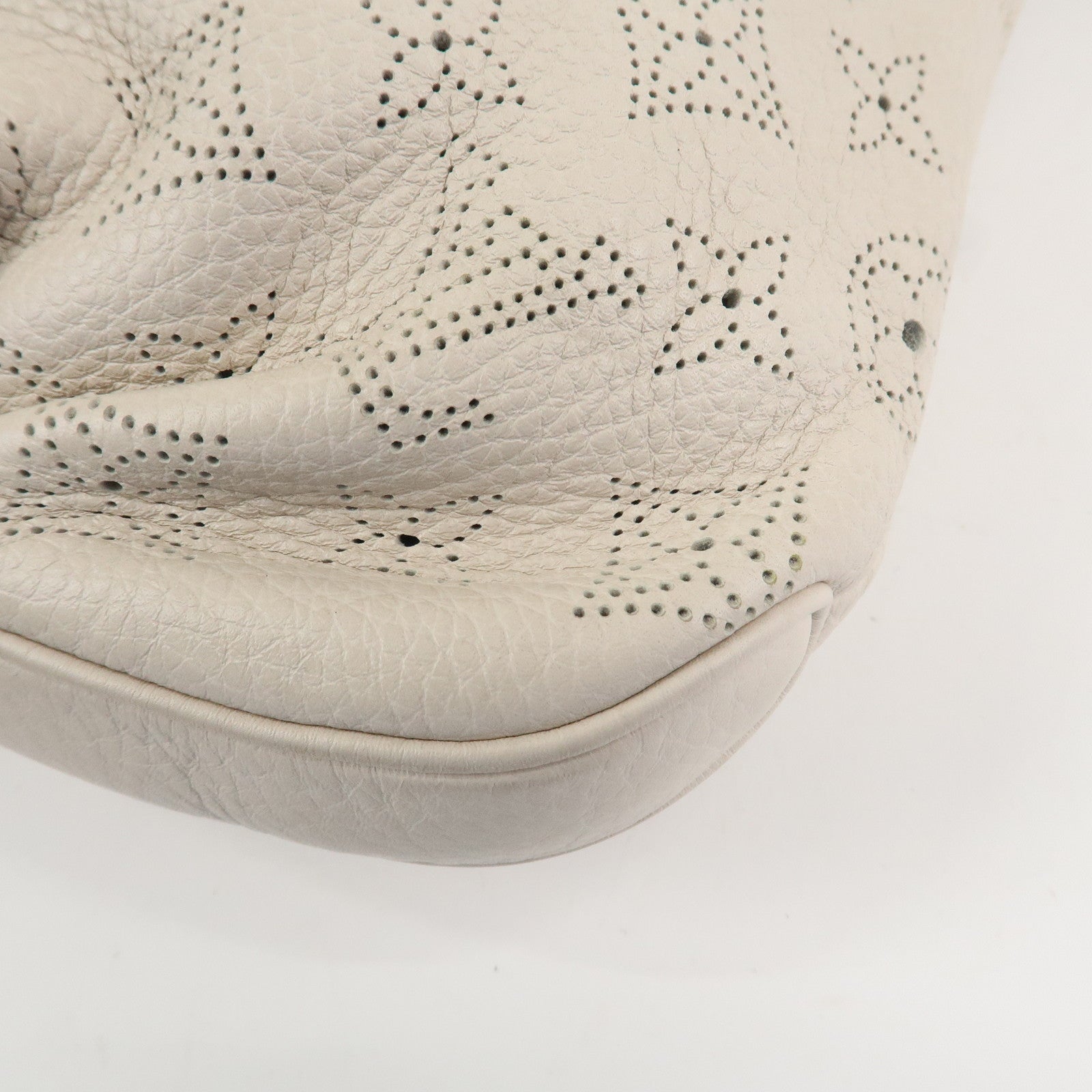 Louis Vuitton Monogram Mahina Selene PM Shoulder Bag Blanc M94275