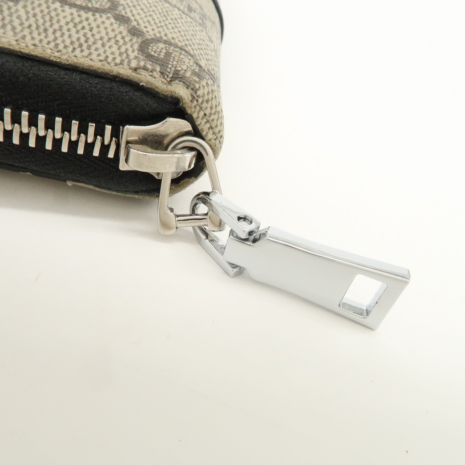 GUCCI GG Supreme Leather Round Zippy Long Wallet Beige Black 451249