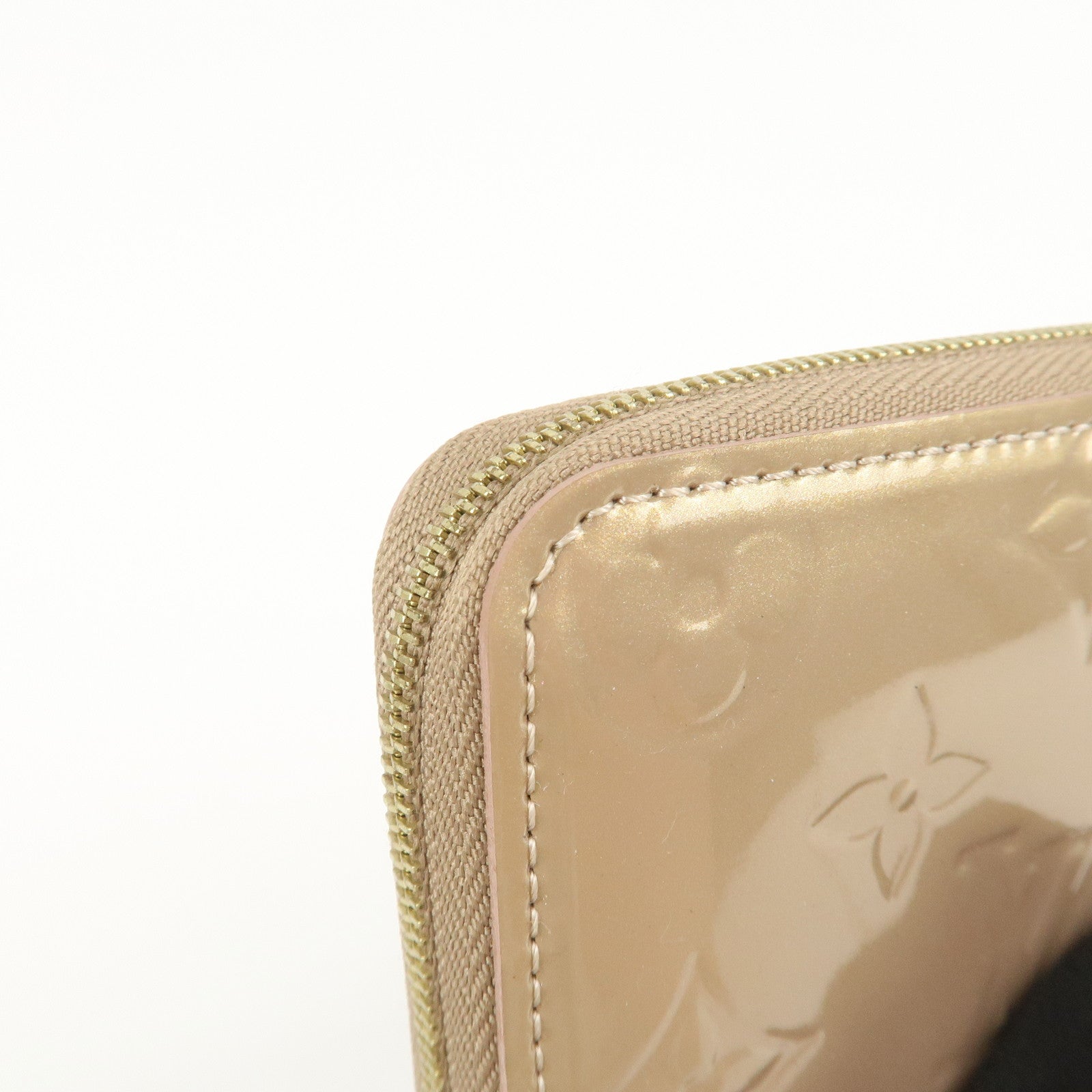 Louis Vuitton Monogram Vernis Round Zippy Coin Purse Beige M91762