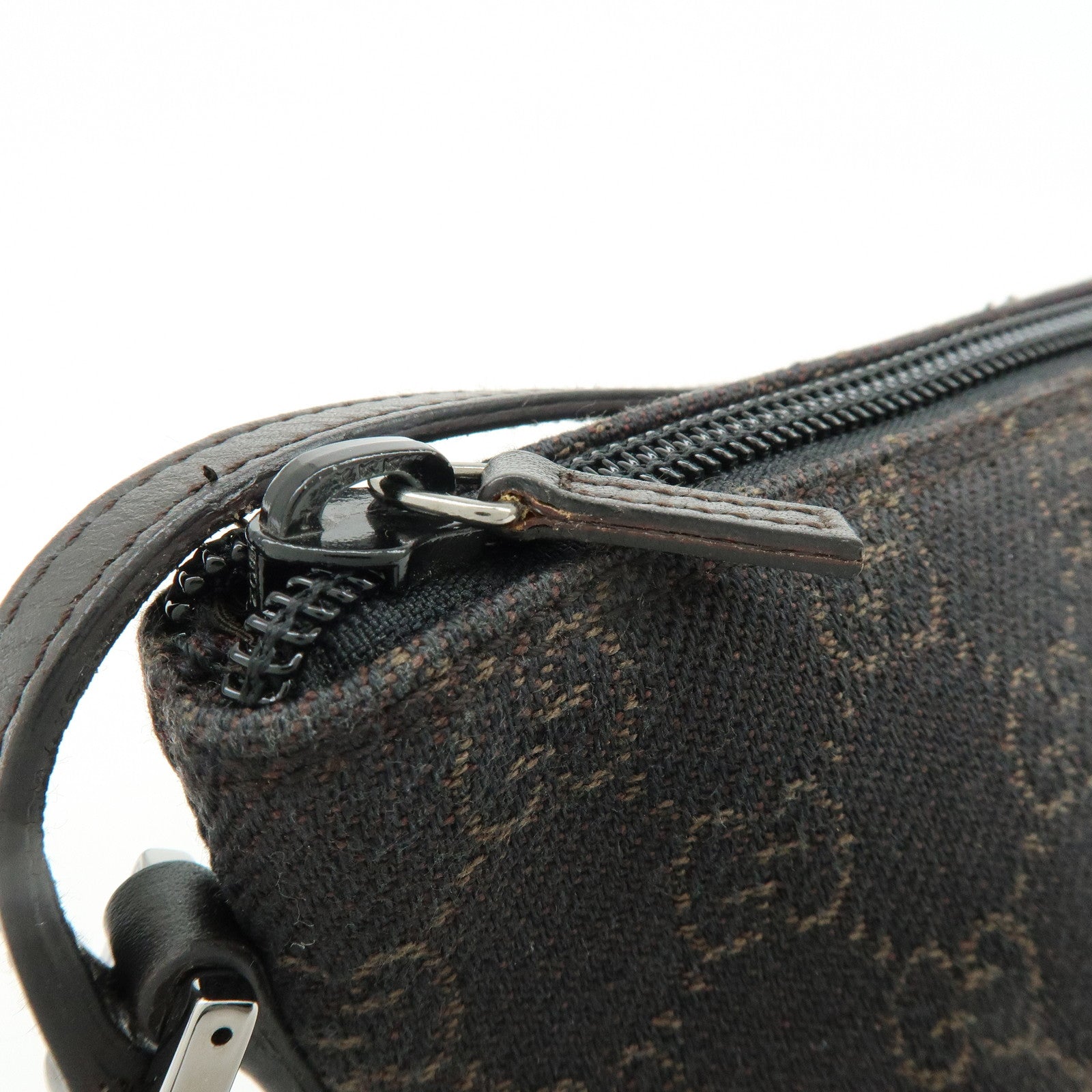 GUCCI Boat Bag GG Canvas Accessory Pouch Hand Bag Brown 07198