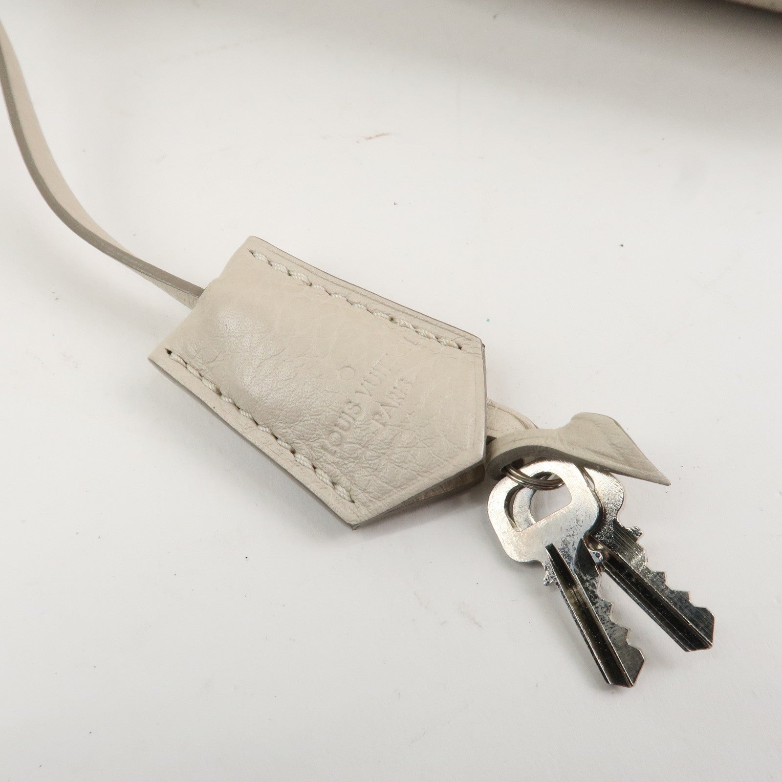 Louis Vuitton Monogram Mahina Selene PM Shoulder Bag Blanc M94275