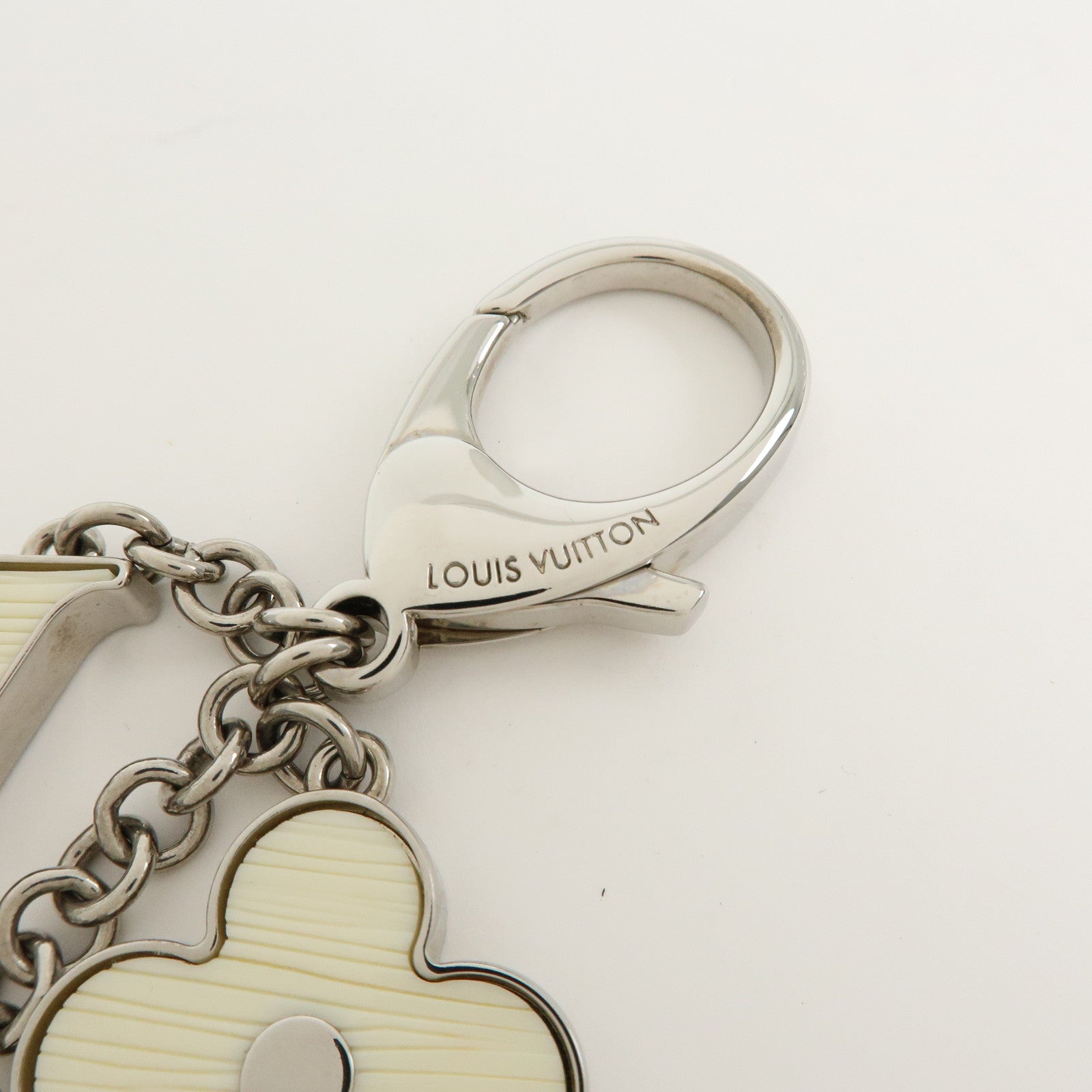Louis Vuitton Bijoux Sac Fleur de Epi Bag Charm Silver White M65085