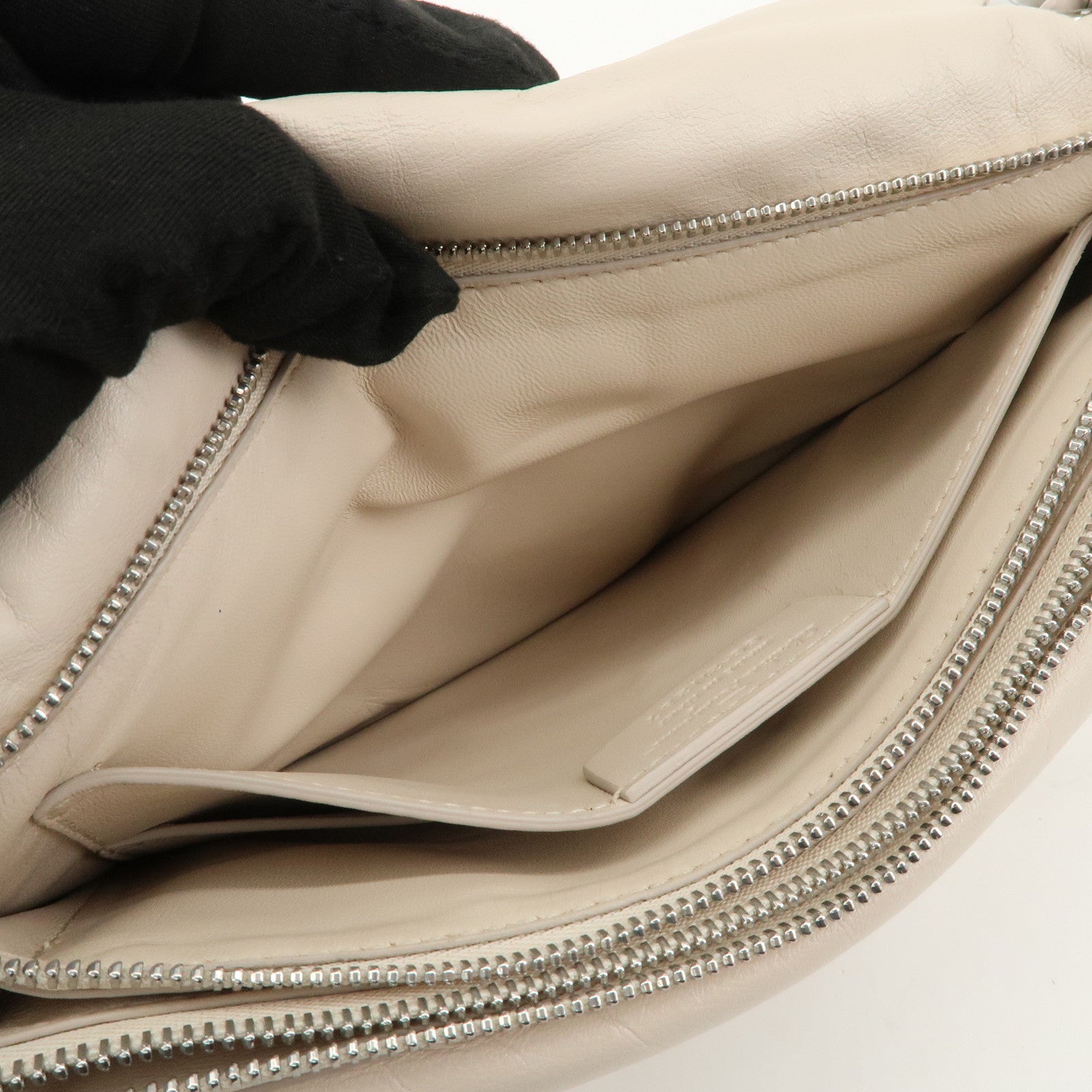 Ferragamo Vara Ribbon Leather Chain Shoulder Bag Hand Bag Ivory