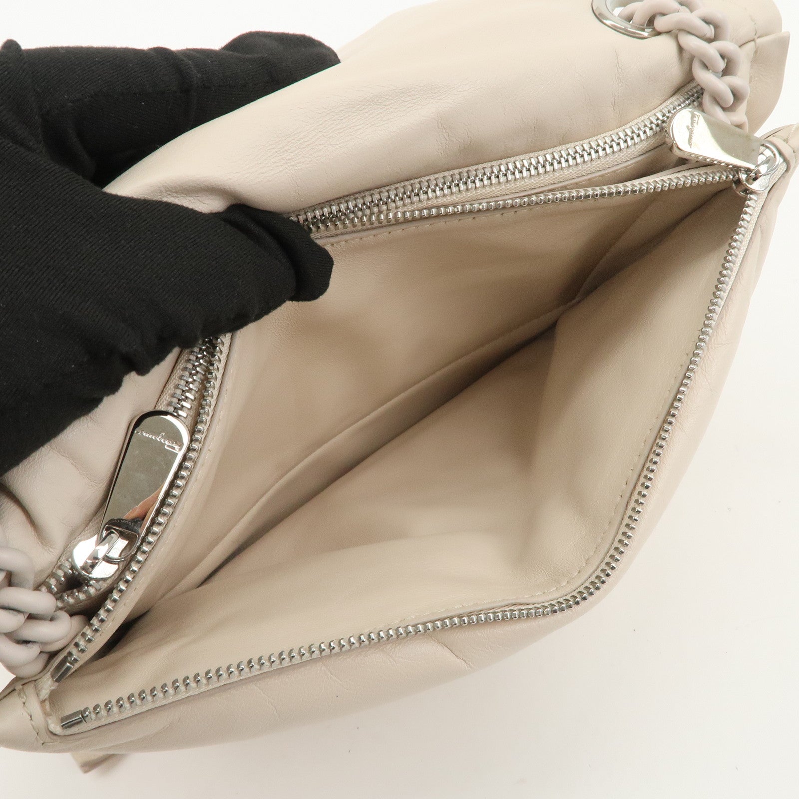 Ferragamo Vara Ribbon Leather Chain Shoulder Bag Hand Bag Ivory