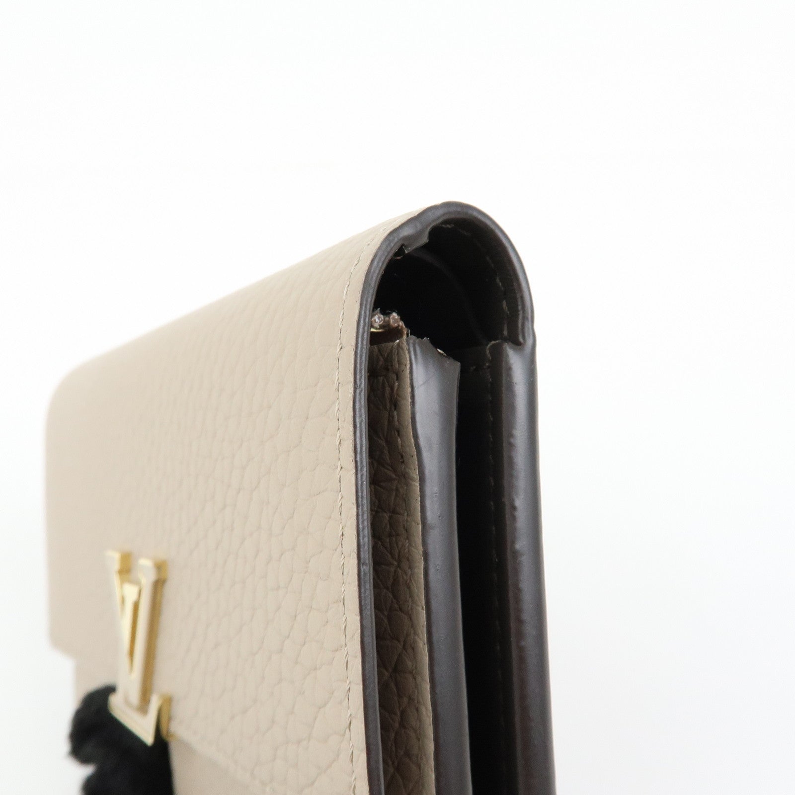 Louis Vuitton Portefeuille Capucines Compact Wallet Galet M62159
