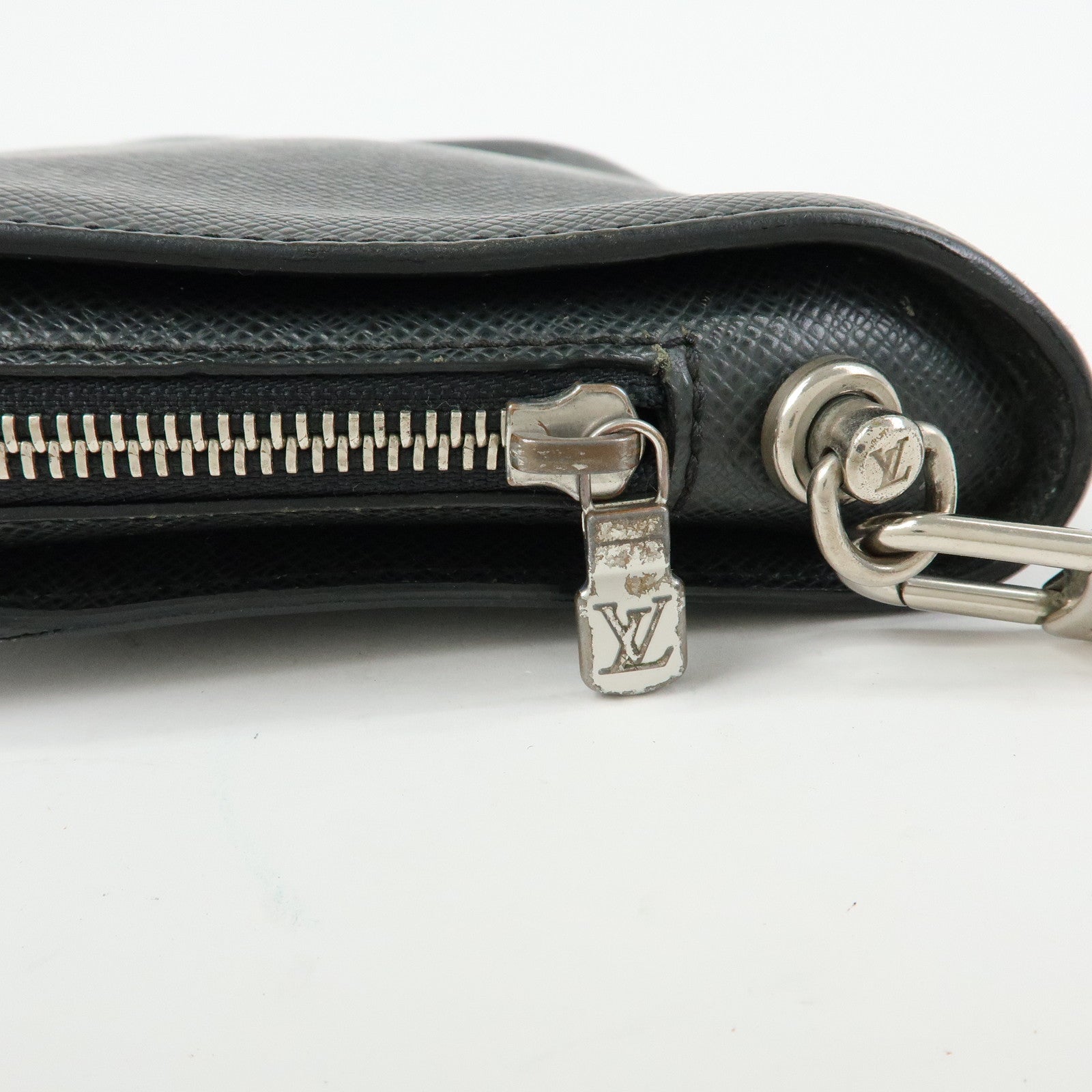 Louis Vuitton Taiga Baikal Leather Clutch Bag Pouch Ardoise M30182