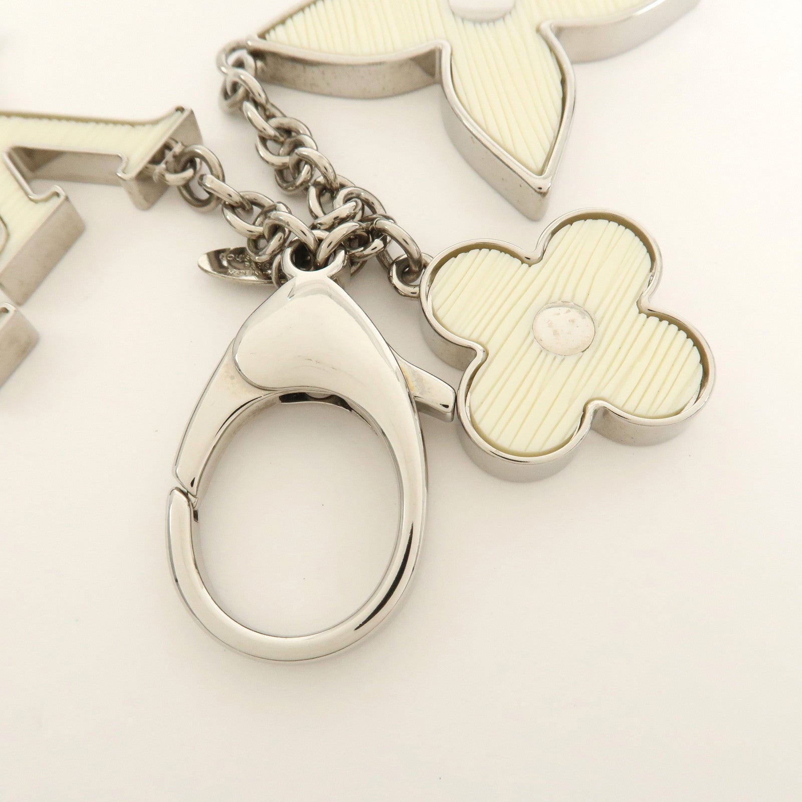 Louis Vuitton Bijoux Sac Fleur de Epi Bag Charm Silver White M65085
