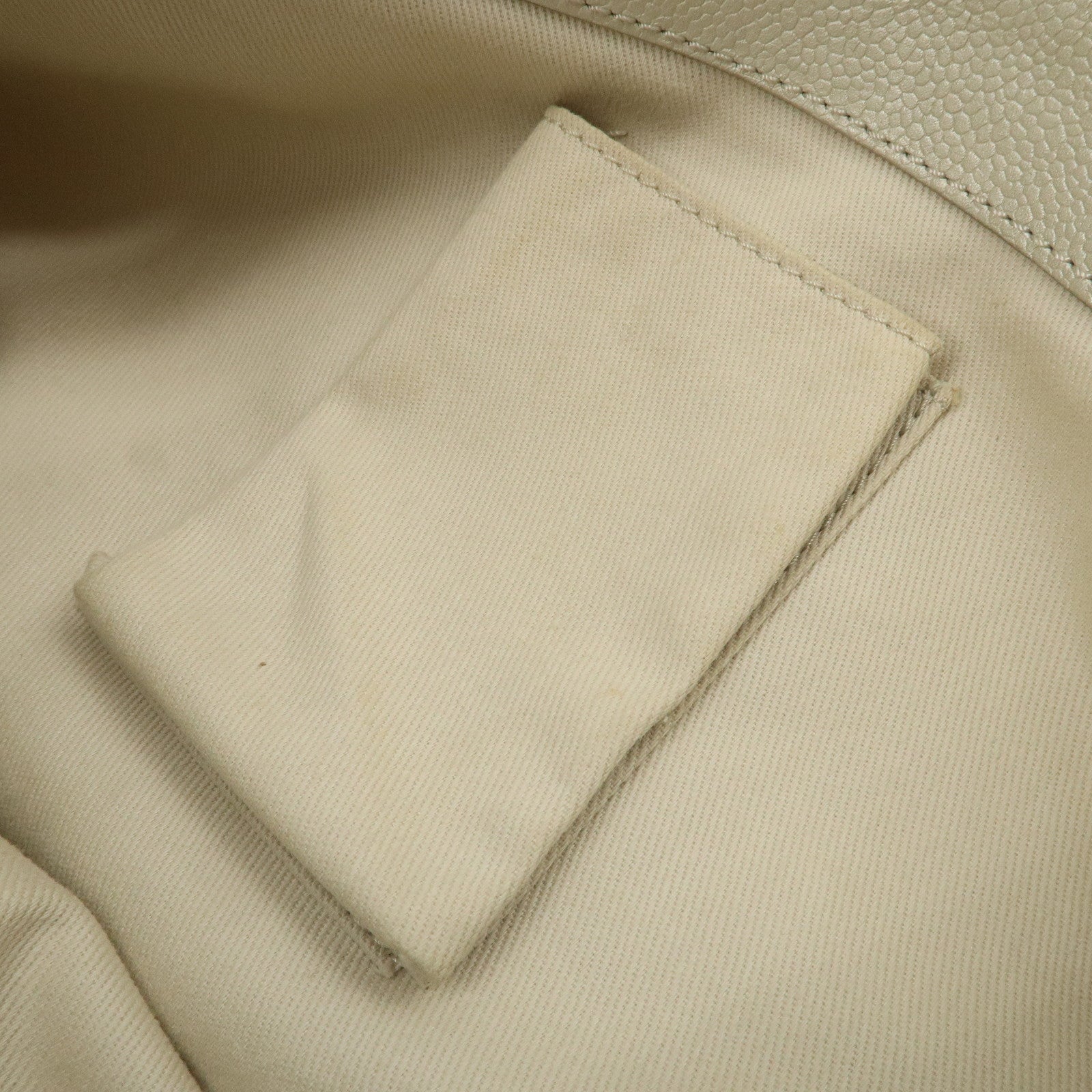 CHANEL Logo Caviarskin Chain Shoulder Bag White Silver HDW