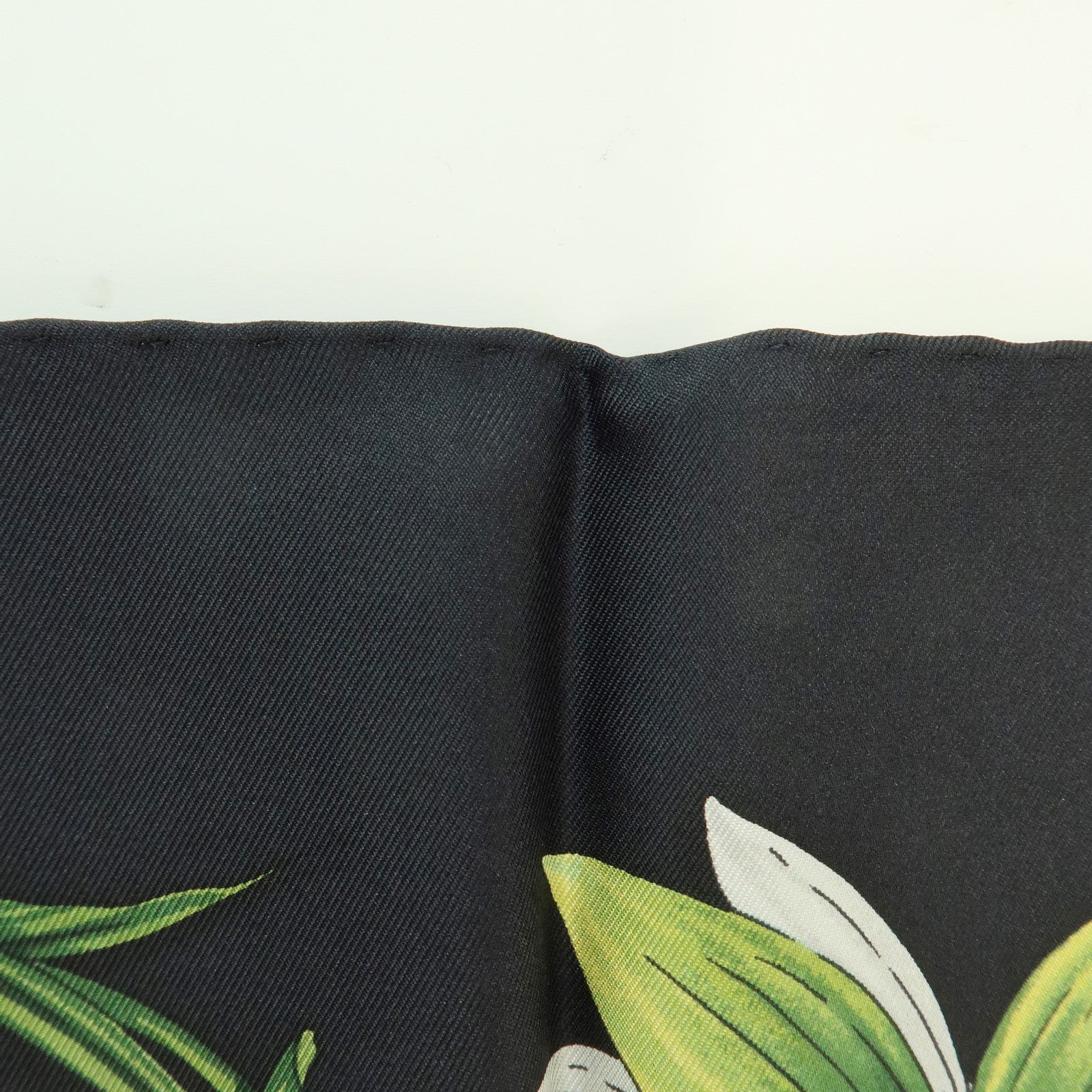 GUCCI Flora  Silk 100% Scarf Flower PrintWhite Black Yellow