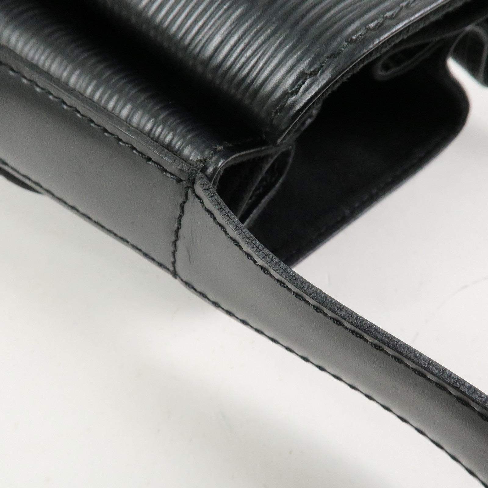 Louis Vuitton Epi Leather Sac D'epaule PM Bucket Bag Black M80157