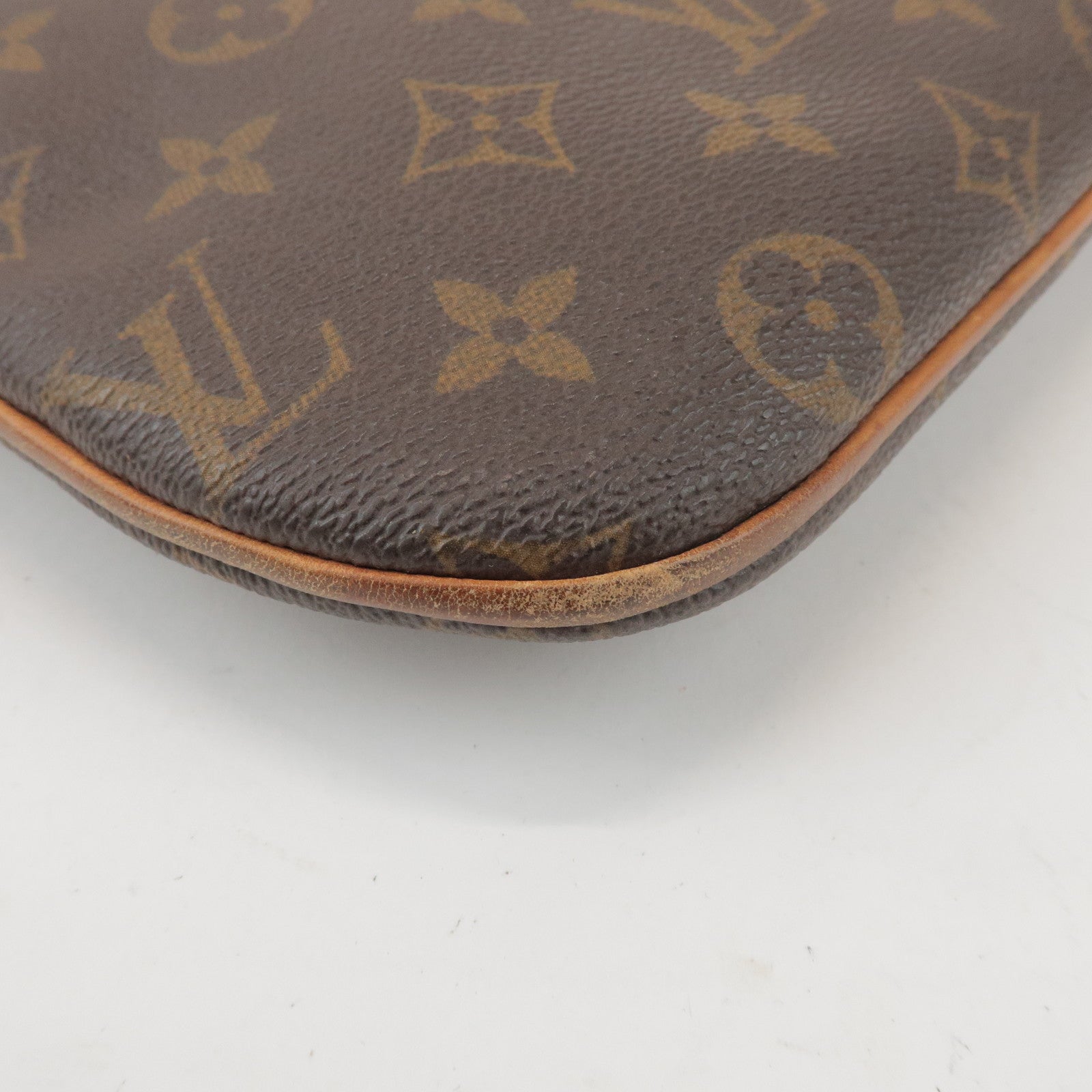 Louis Vuitton Monogram Pochette Bosphore Shoulder Bag M40044