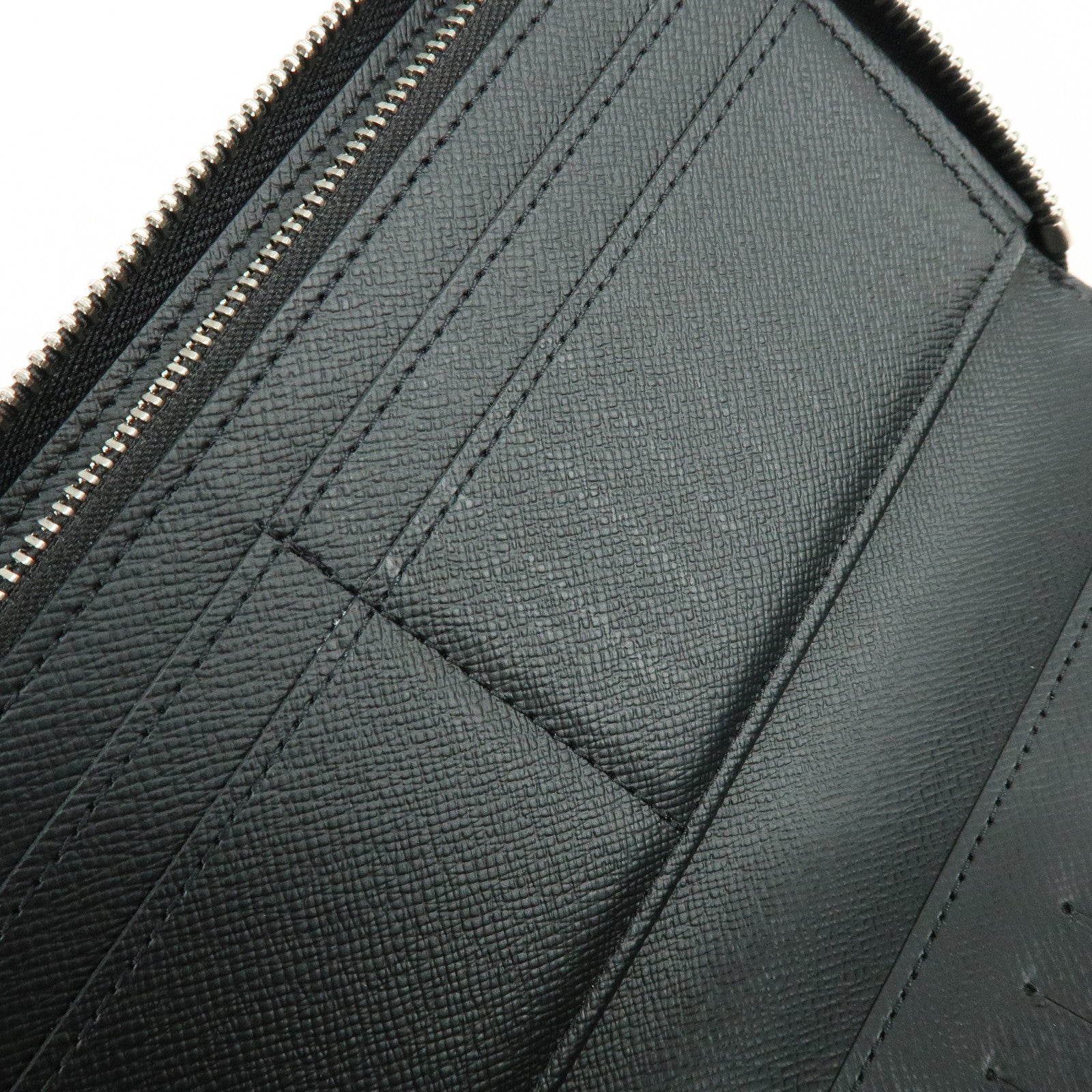 Louis Vuitton Taiga Vertical Round Zippy Wallet Ardoise M30503