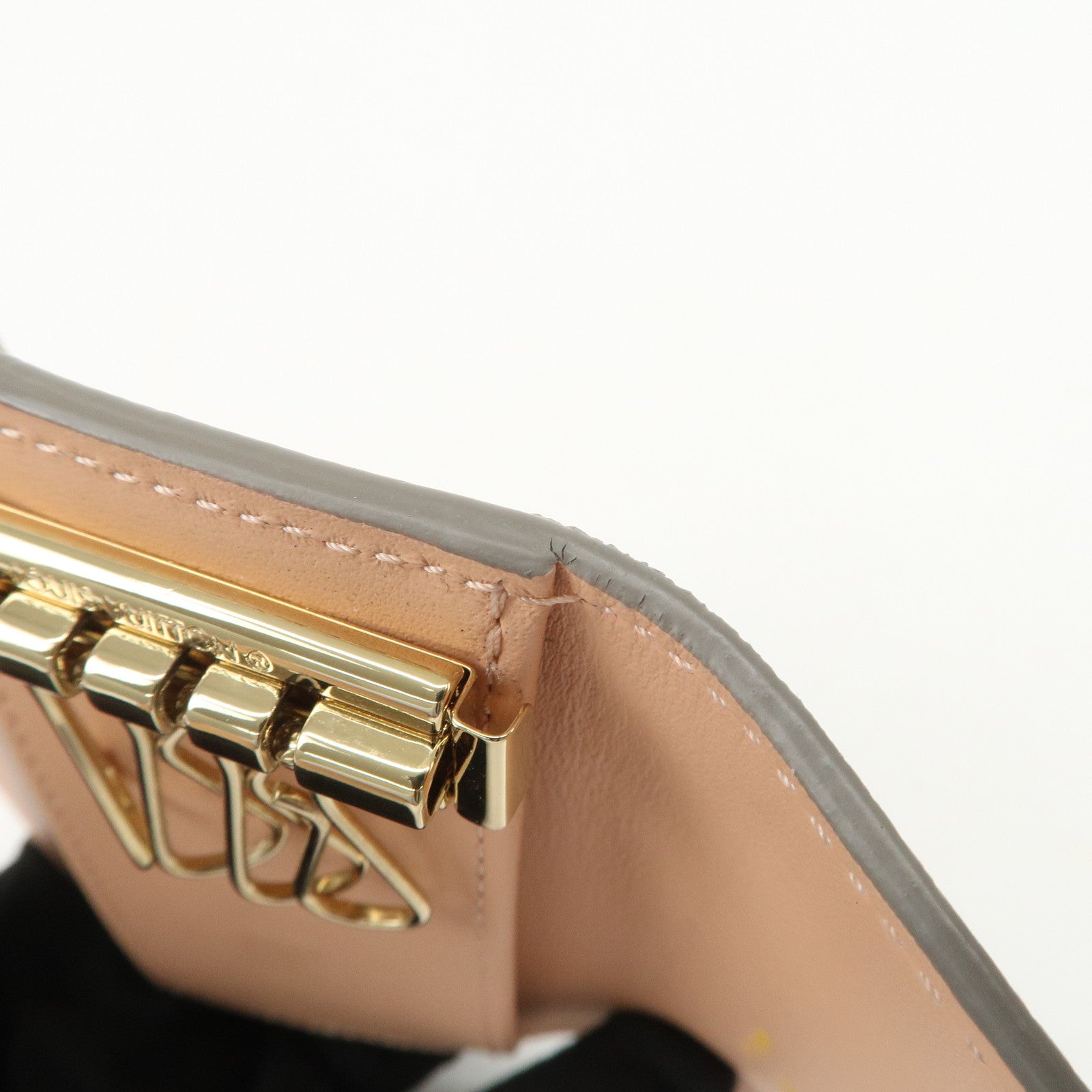 Louis Vuitton Mahina Leather Multicles 4 Key Case Gray M82648