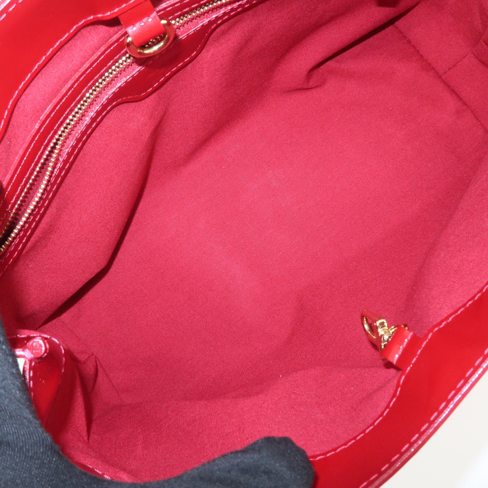 Louis Vuitton Monogram Vernis Wilshire PM Hand Bag Red M93642