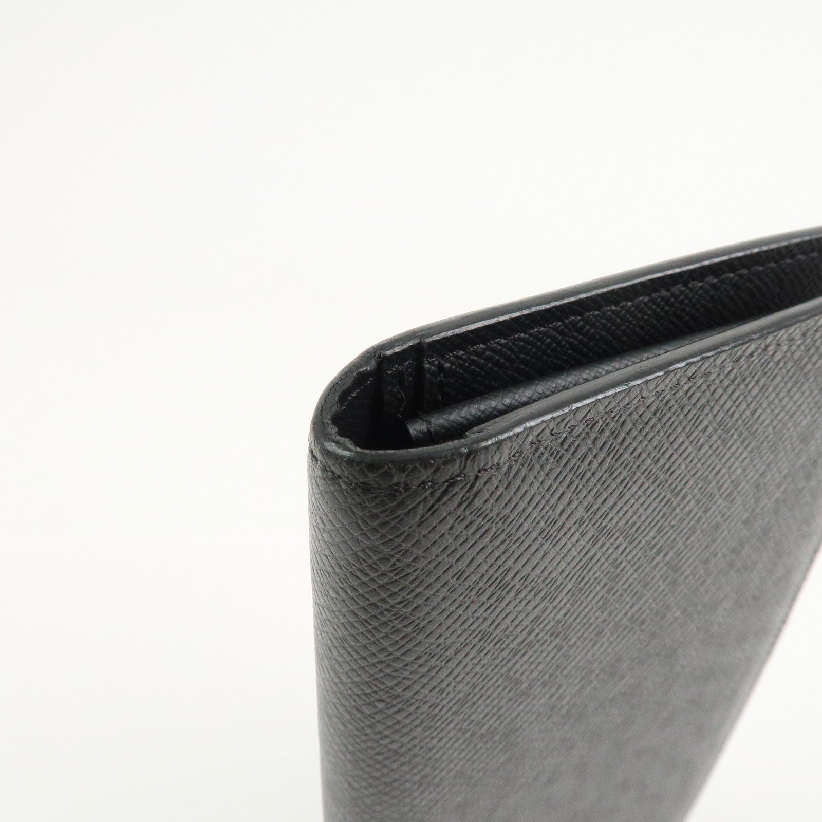 Louis Vuitton Taiga Portefeuille Brazza Bi-fold Long Wallet M30501