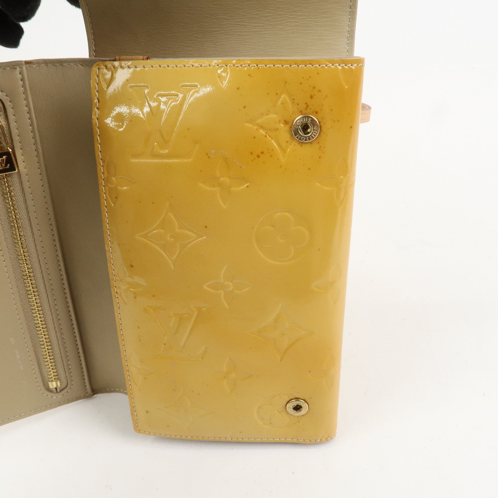 Louis Vuitton Monogram Vernis Walker Shoulder Bag Beige M91072