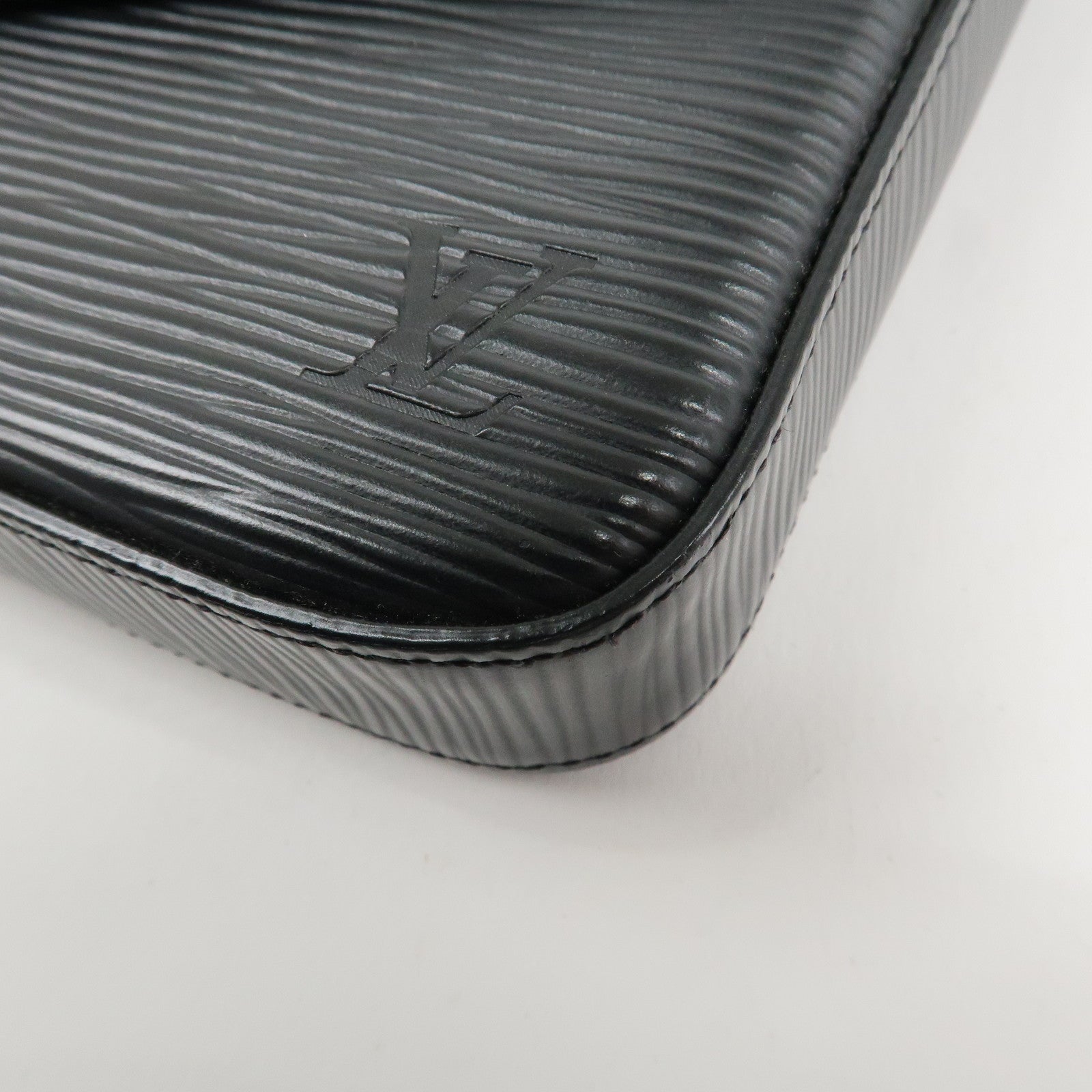 Louis Vuitton Epi Pochette Felicie Leather Hand Bag Black M62648 Used