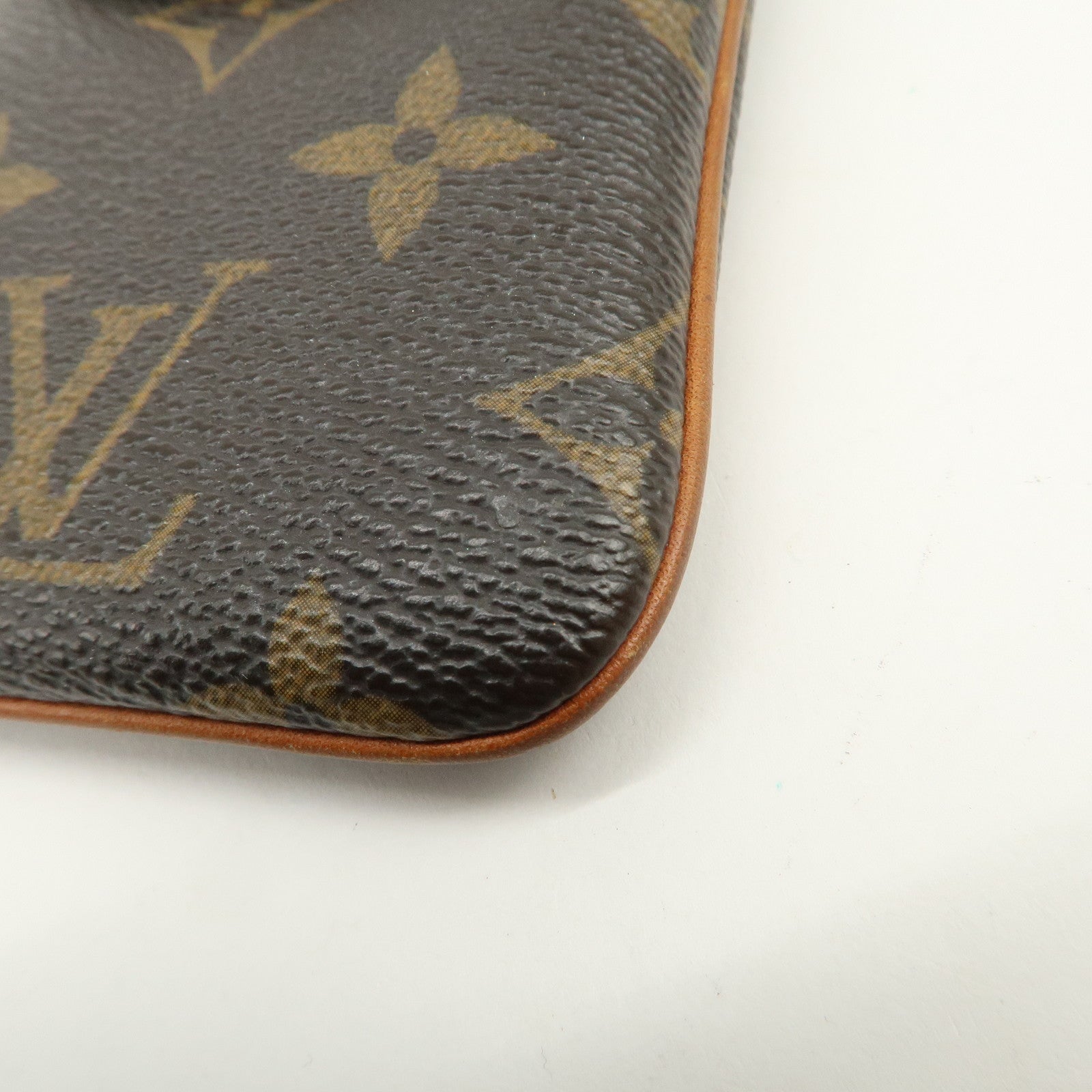 Louis Vuitton Monogram Etui Telefonne MM Brown M66546