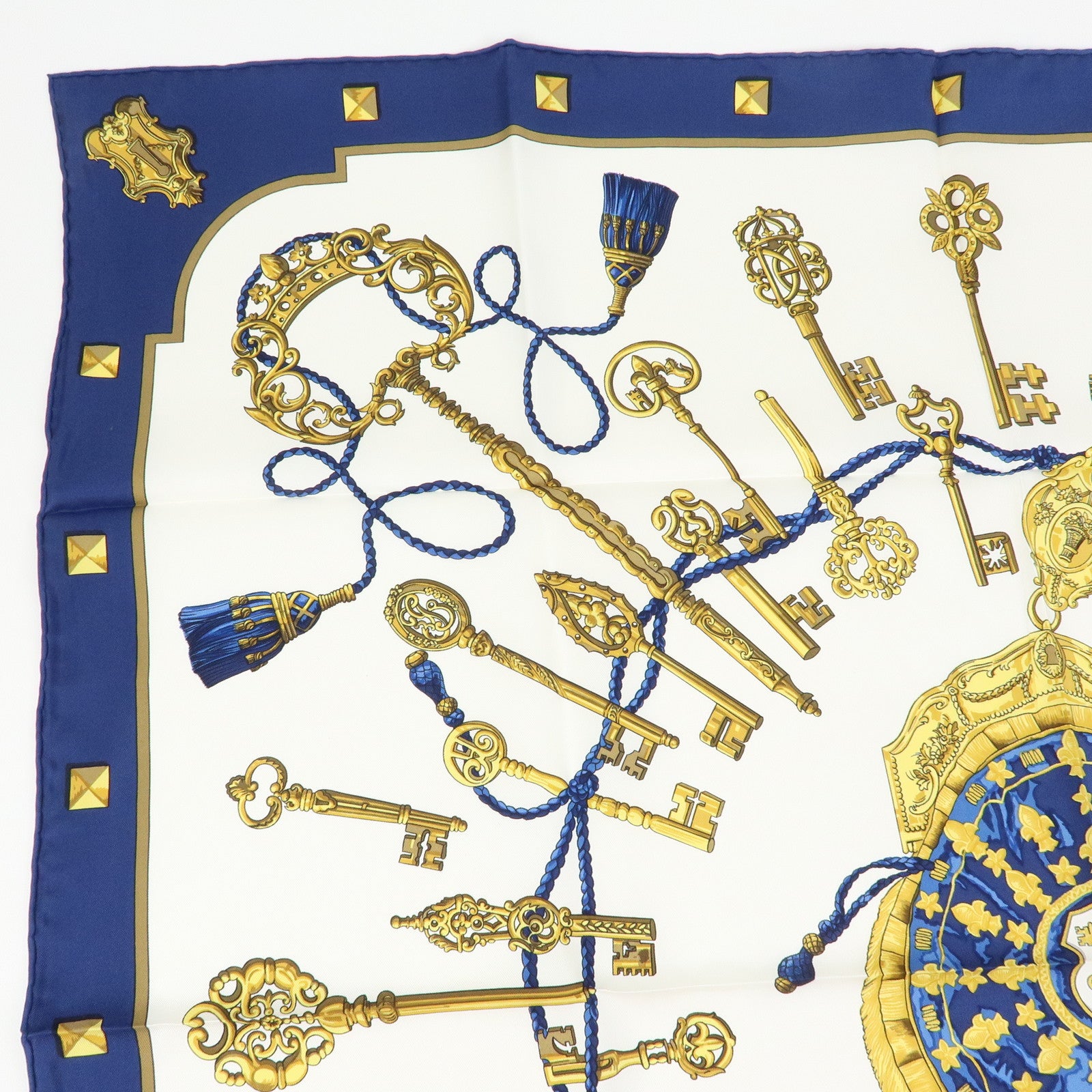 HERMES Carre 90 Silk 100% Scarf LES CLES THE KEYS RARE White Gold