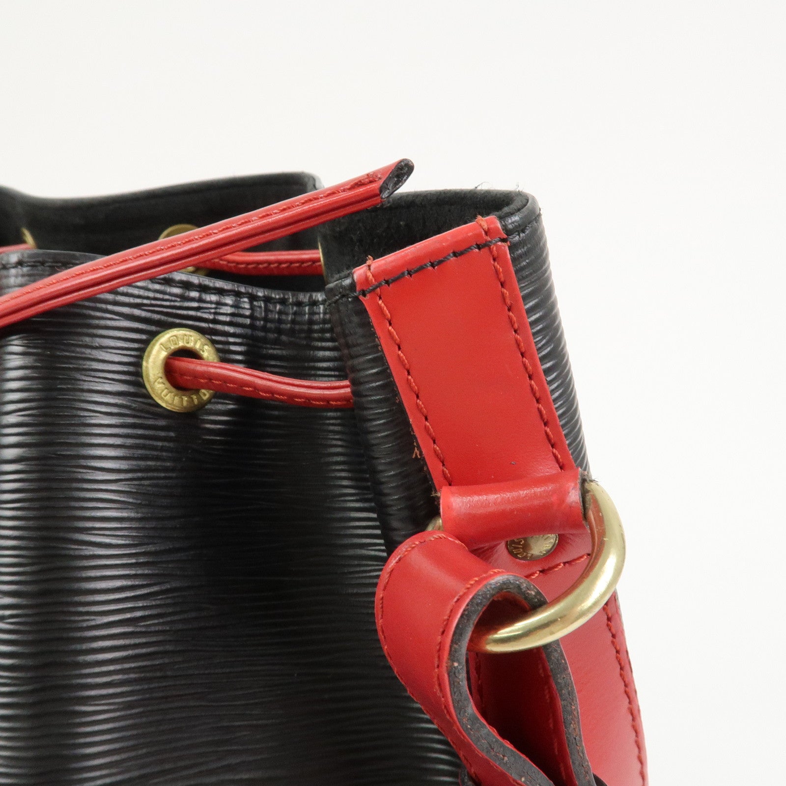 Louis Vuitton Epi Noe Shoulder Bag Noir Castilian Red M44017