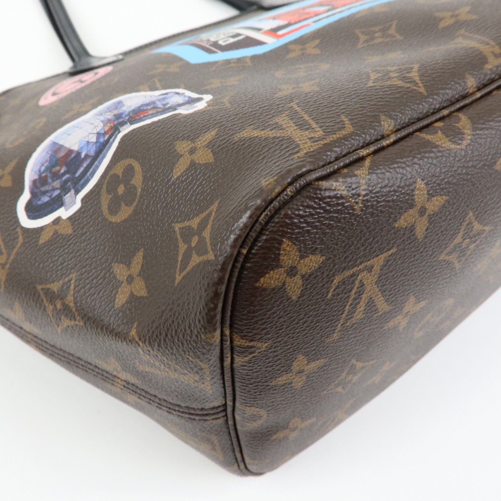 Louis Vuitton Monogram LV World Tour Neverfull MM Tote Bag M42844
