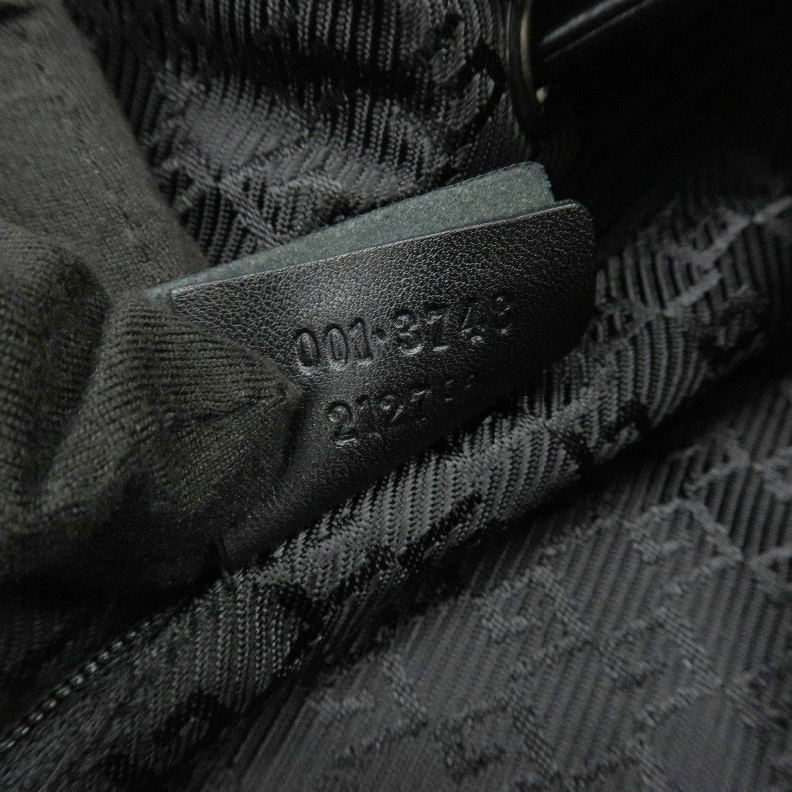 GUCCI Logo Leather Shoulder Bag Hand Bag Black 001・3748