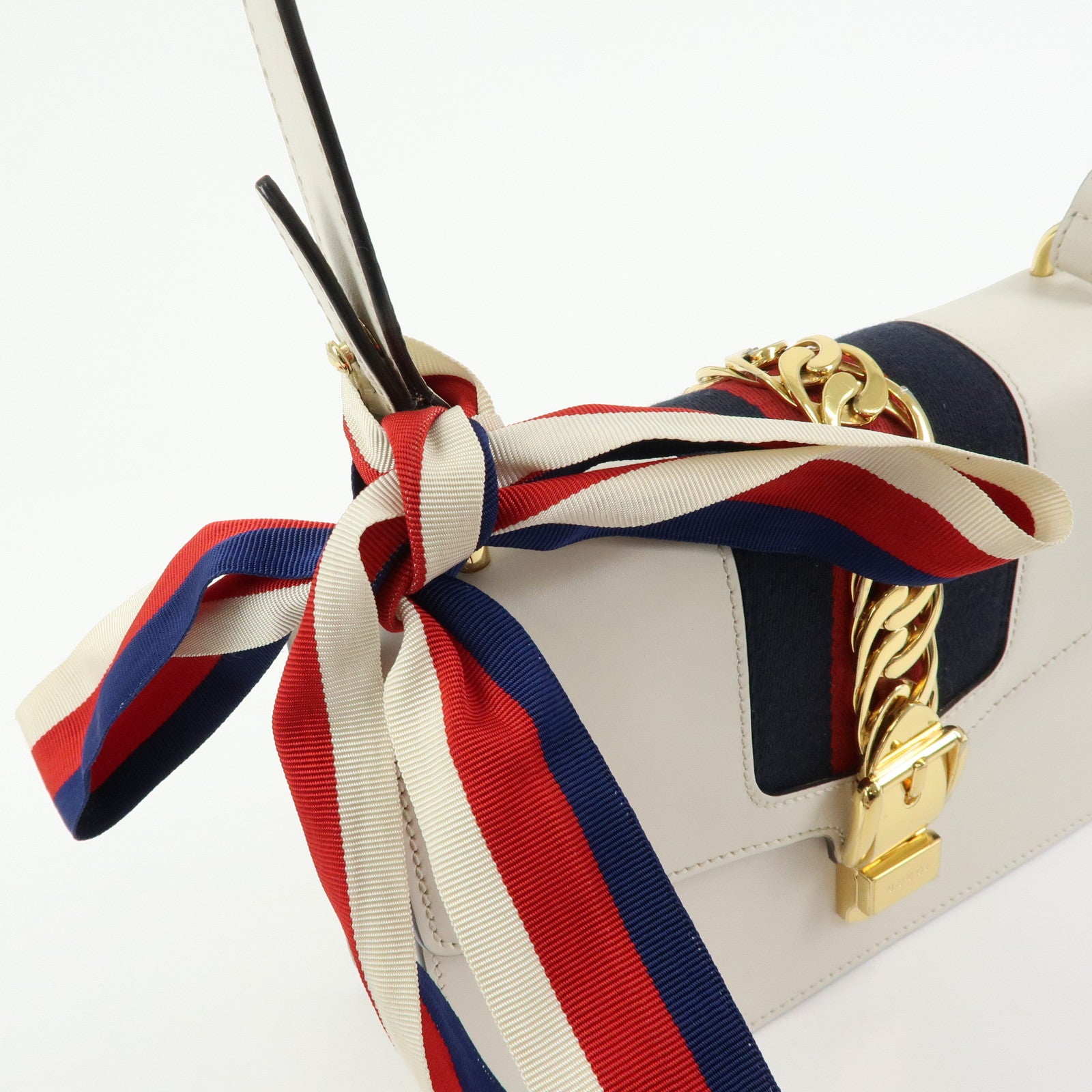 GUCCI Sylvie Sherry Leather Shoulder Bag Ribbon Charm White 421882