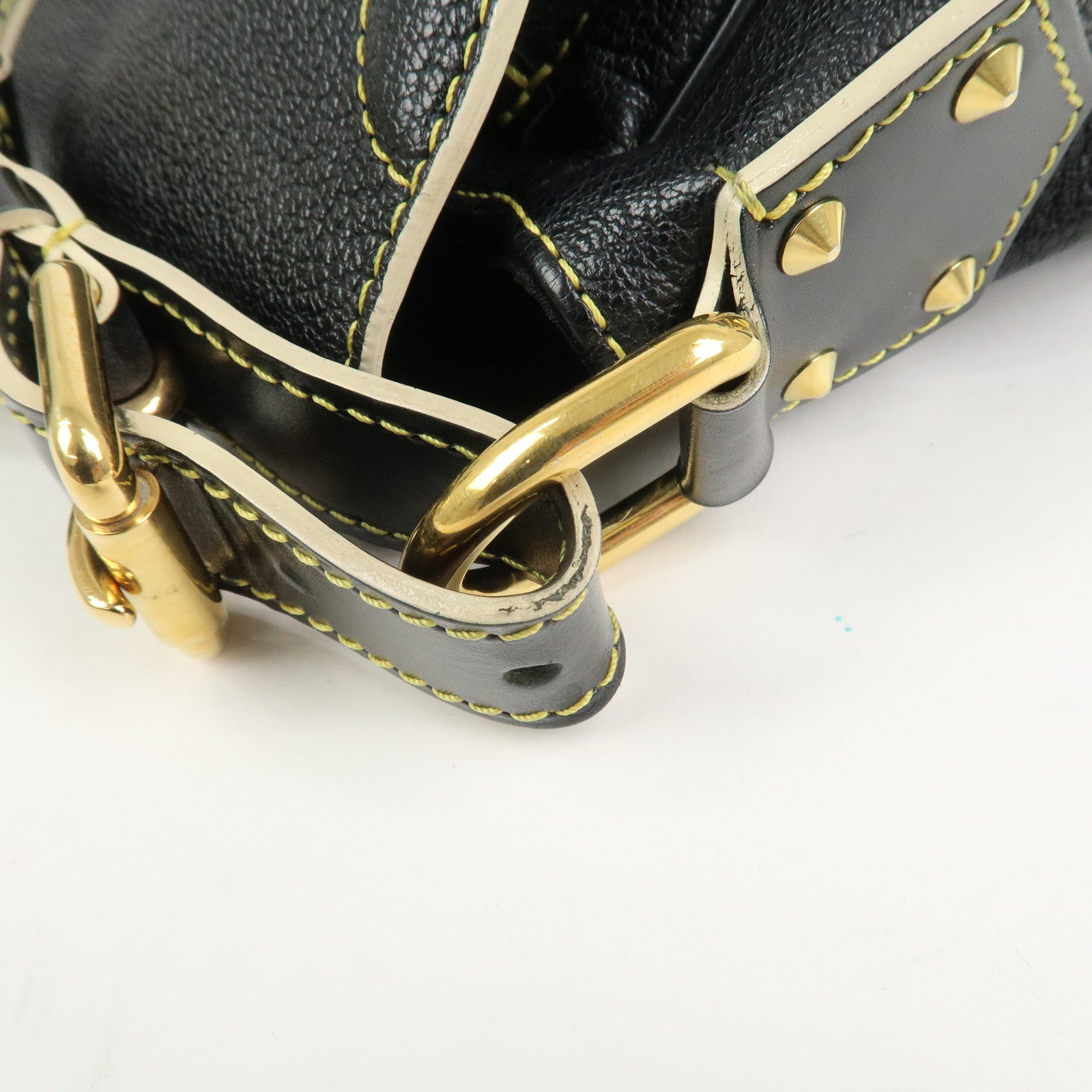 Louis Vuitton Suhari Confidant Leather Shoulder Bag Noir M91784
