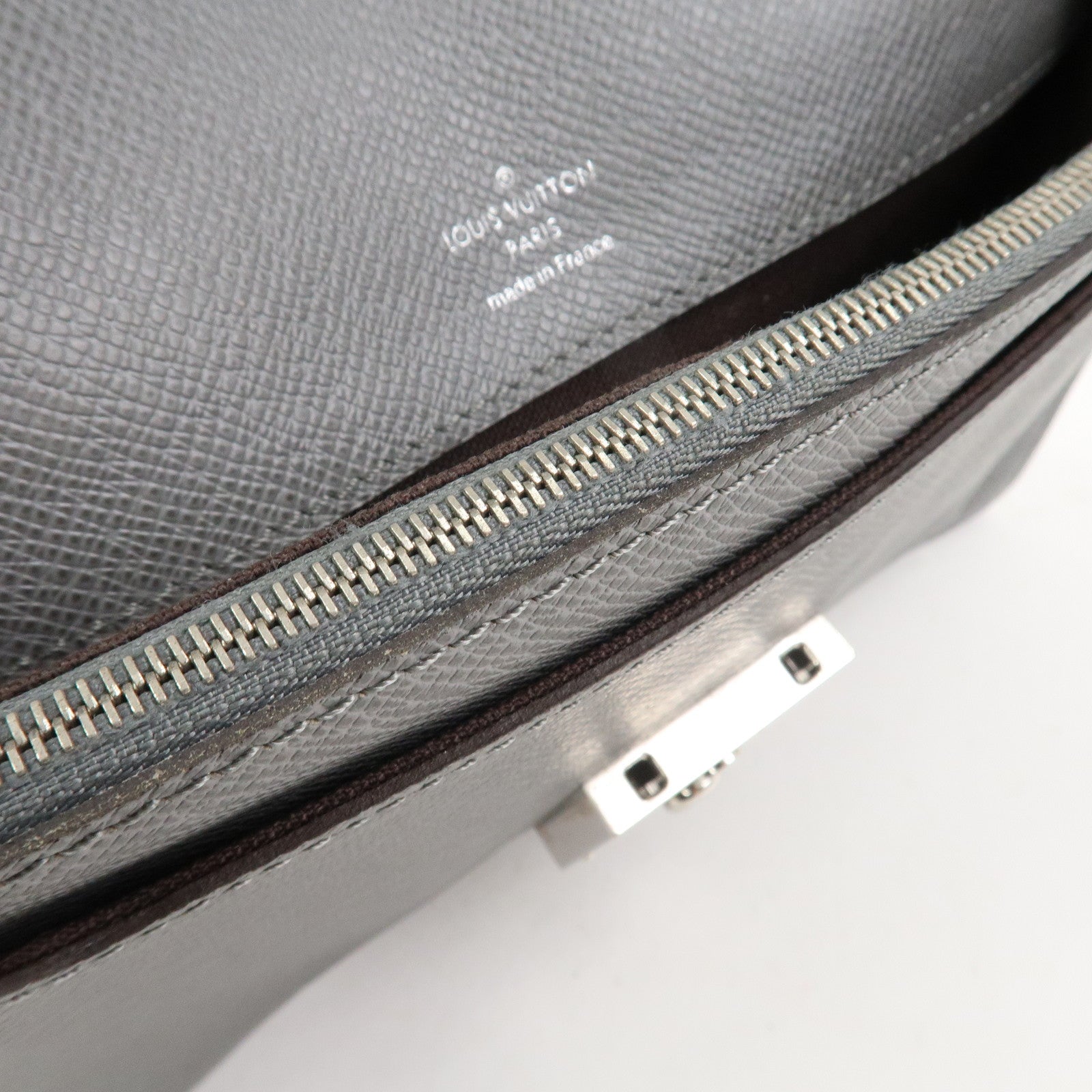 Louis Vuitton Taiga Leather Neo Belaia Clutch Bag Glacier M32683