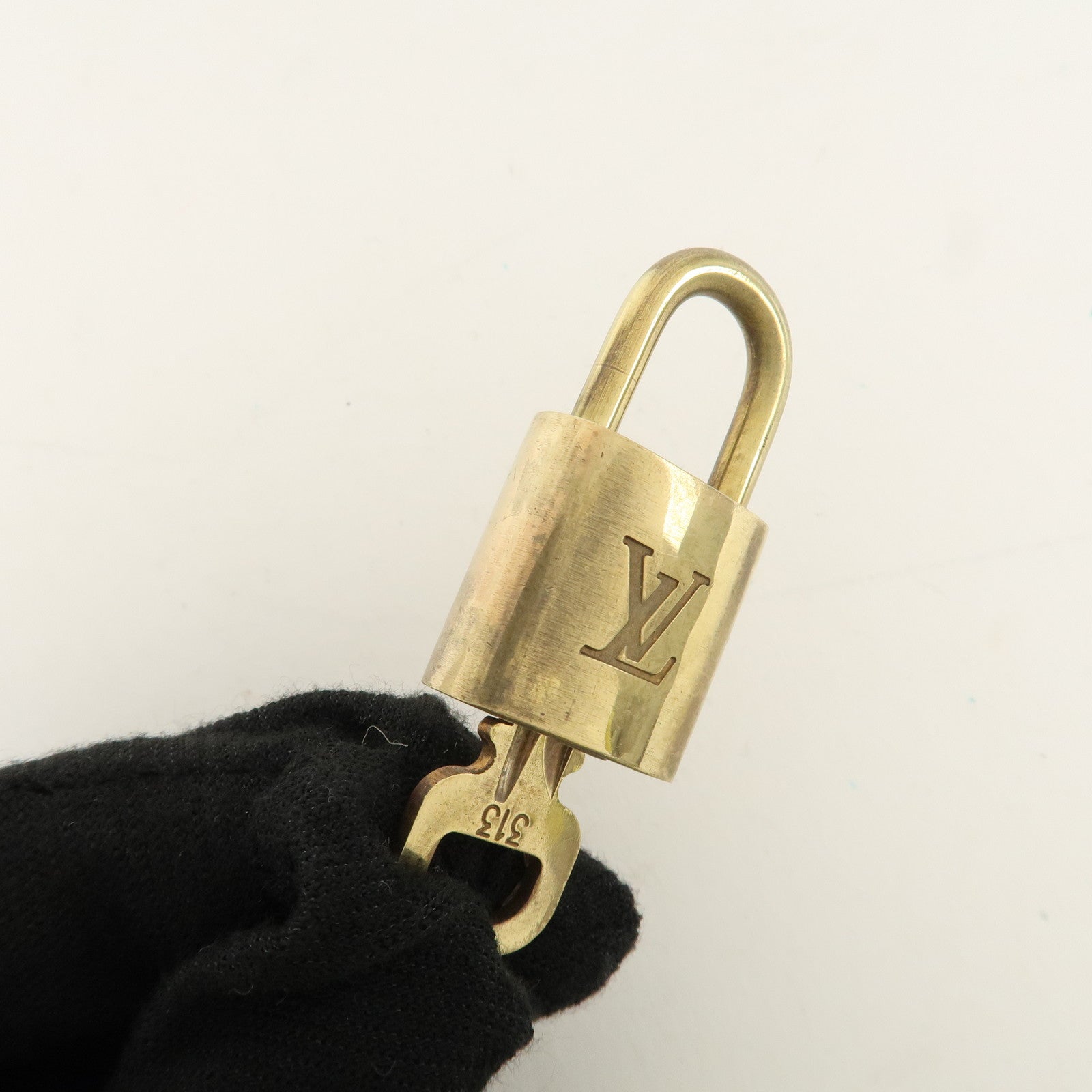 Louis Vuitton Set of 10 Lock & Key Cadena Key Lock Metal Gold Used