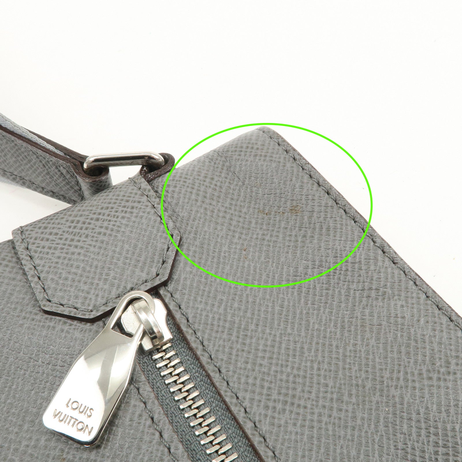 Louis Vuitton Taiga Sasha Shoulder Bag Crossbody Bag Glacier M32630