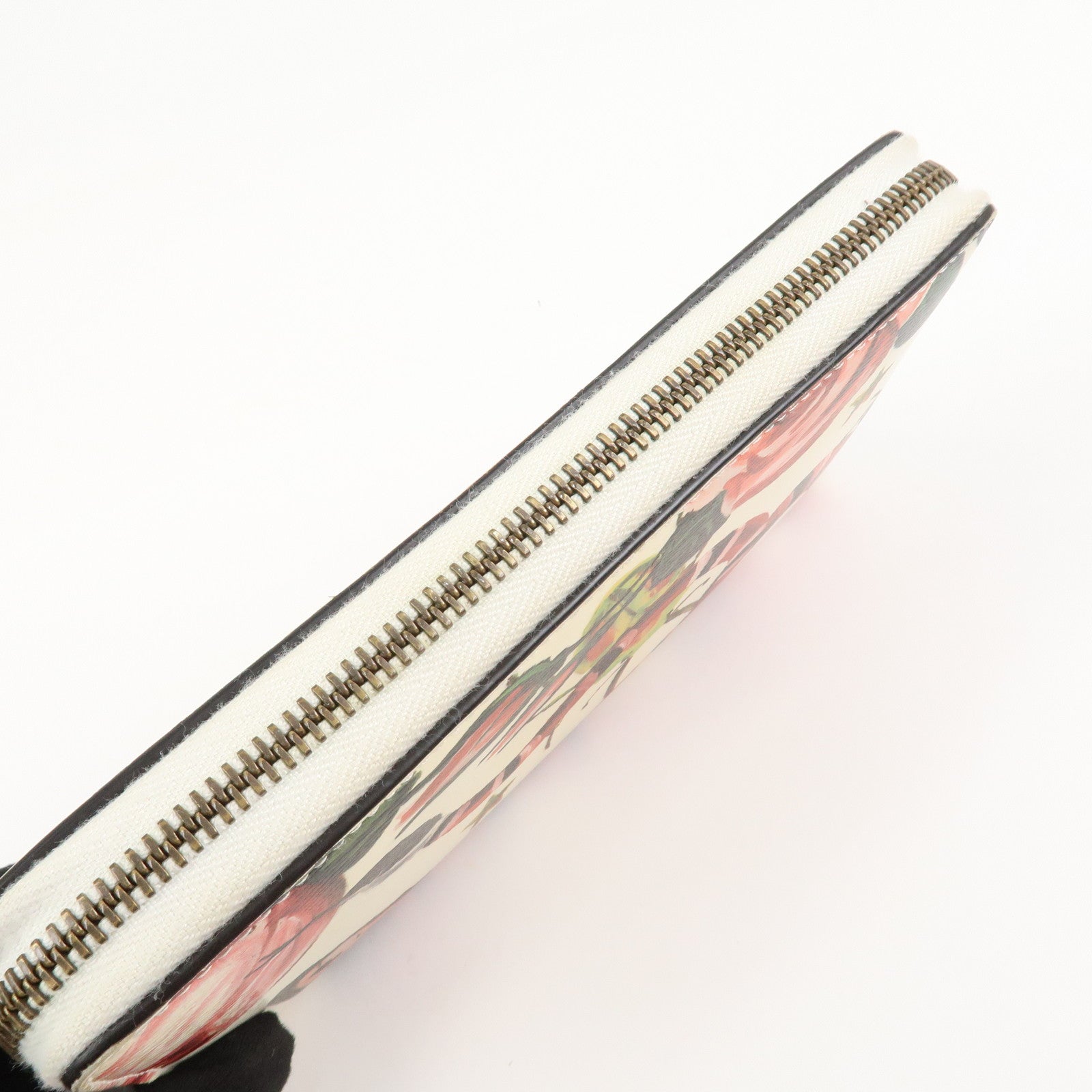 GUCCI Leather Round Zippy Long Wallet White 410102