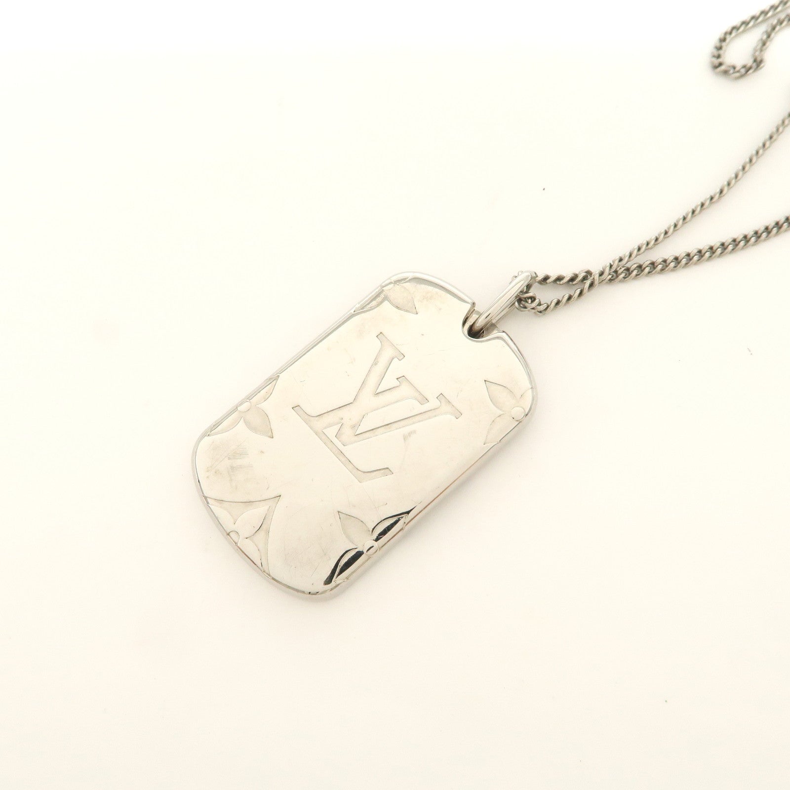 Louis Vuitton Monogram Metal Locket Necklace Silver M62484