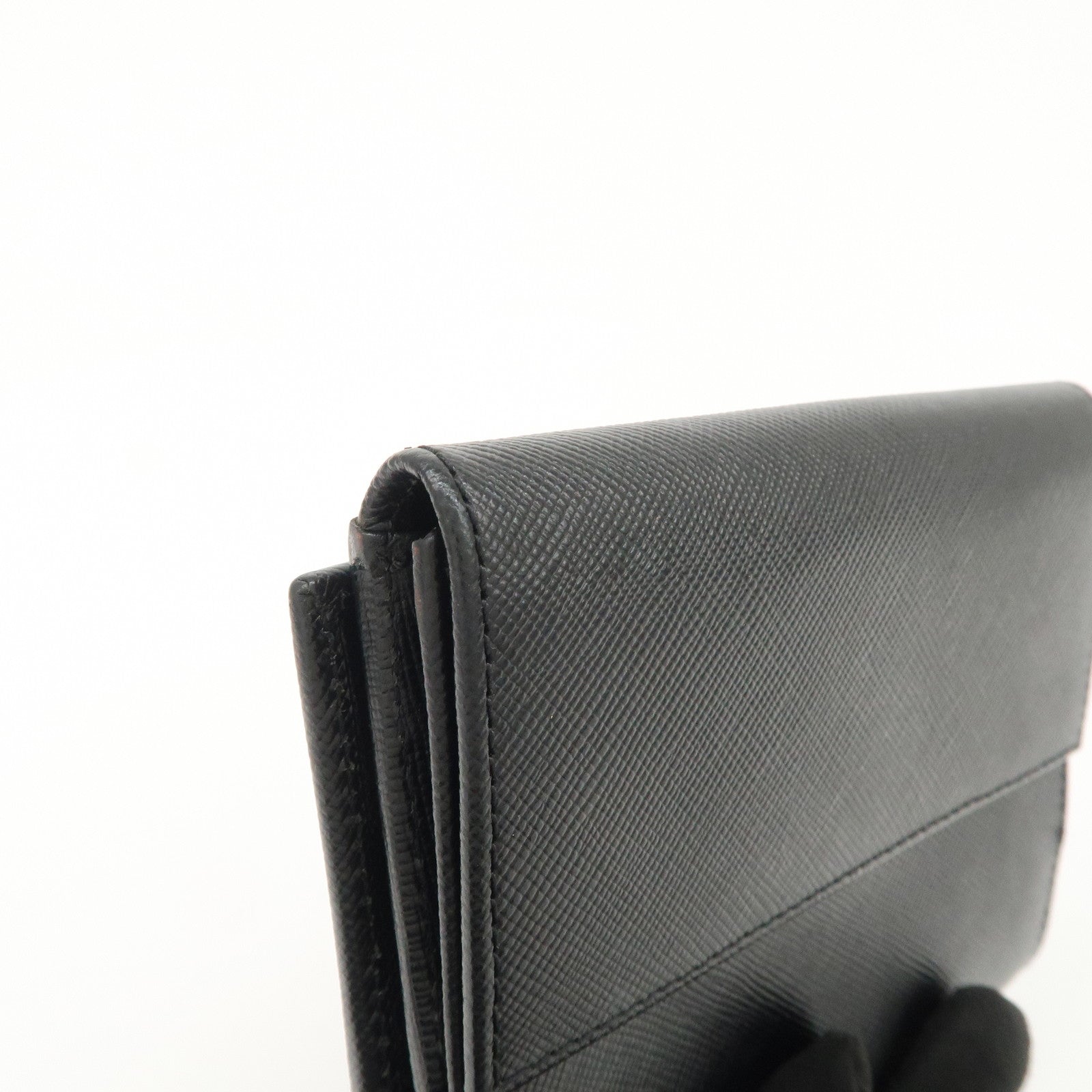 Ferragamo Gancini Leather Bi-fold Compact Wallet Black 22 0778