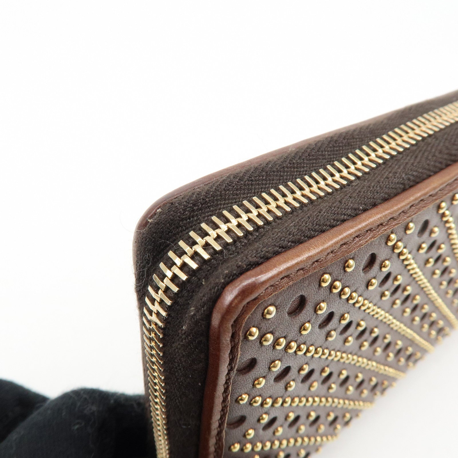 GUCCI Leather Round Zippy Long Wallet Studs Brown Gold 264733