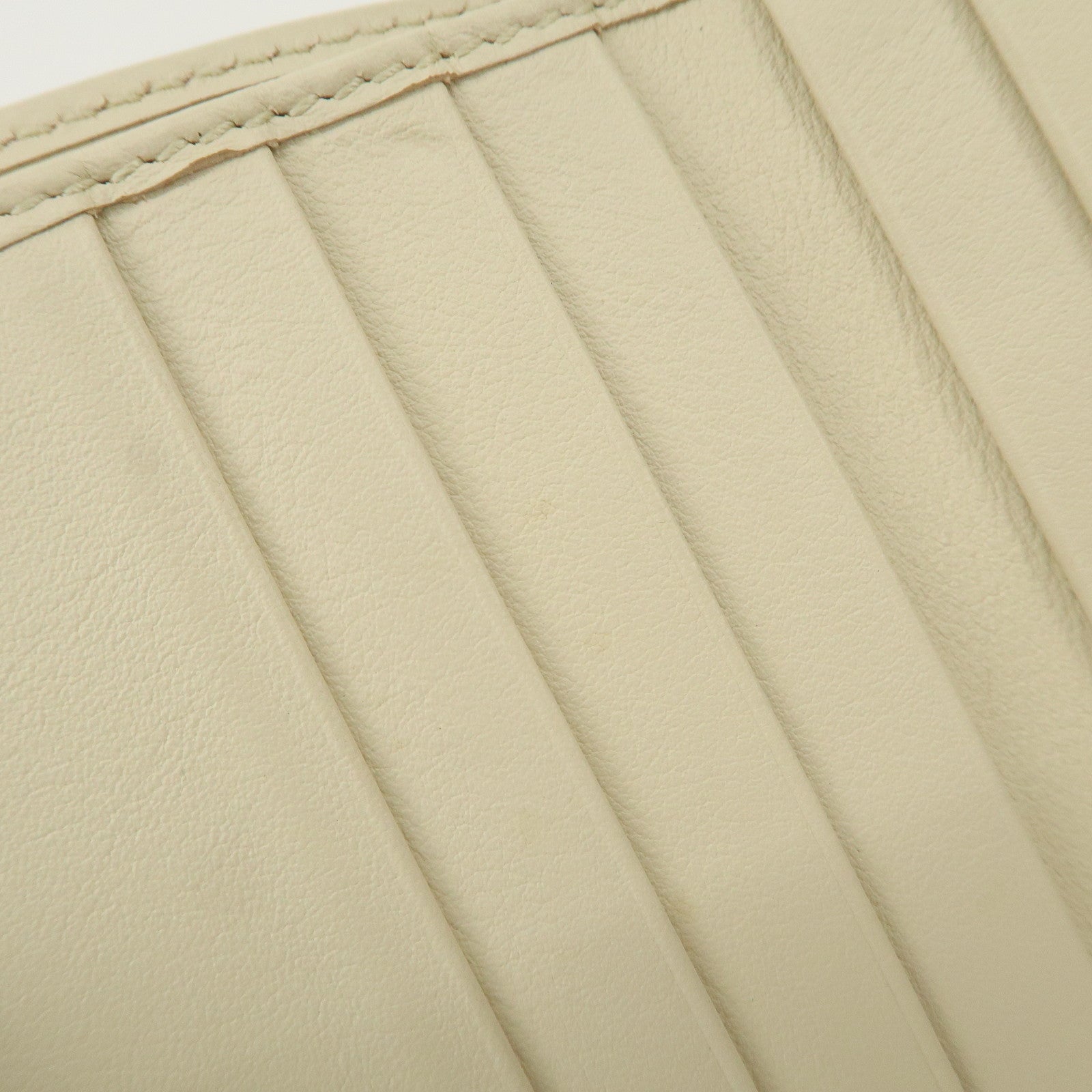 GUCCI Micro Guccissima Leather Signature Bi-Fold Compact Wallet Ivory Used