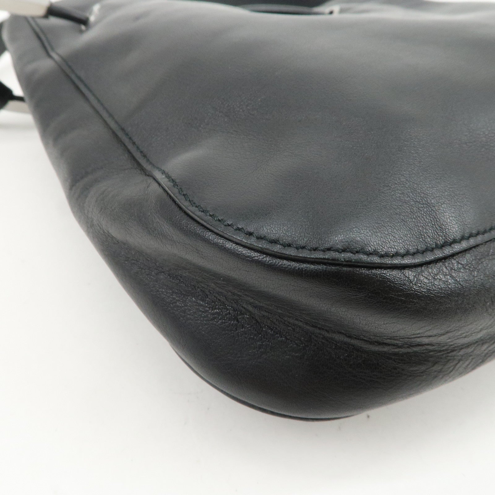 GUCCI Logo Leather Shoulder Bag Hand Bag Black 001・3748