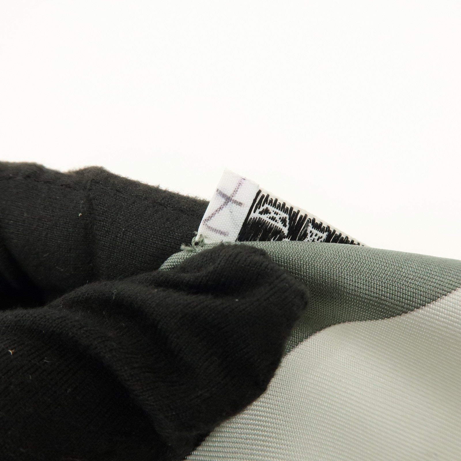 HERMES Carre 90 Silk 100% PARURES DES SABLES White Gray