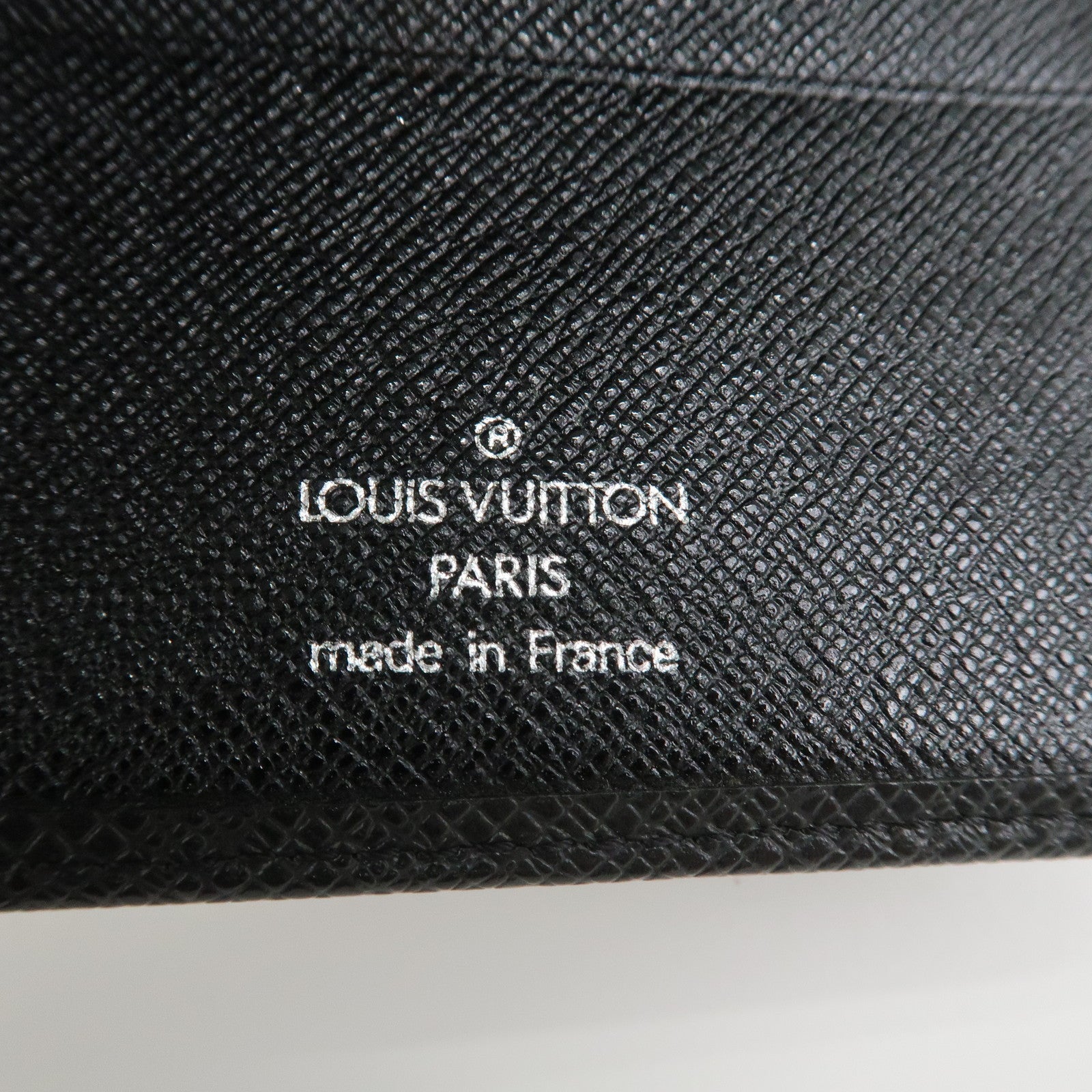 Louis Vuitton Taiga Leather Porte-billet 3 Compact Wallet M30452