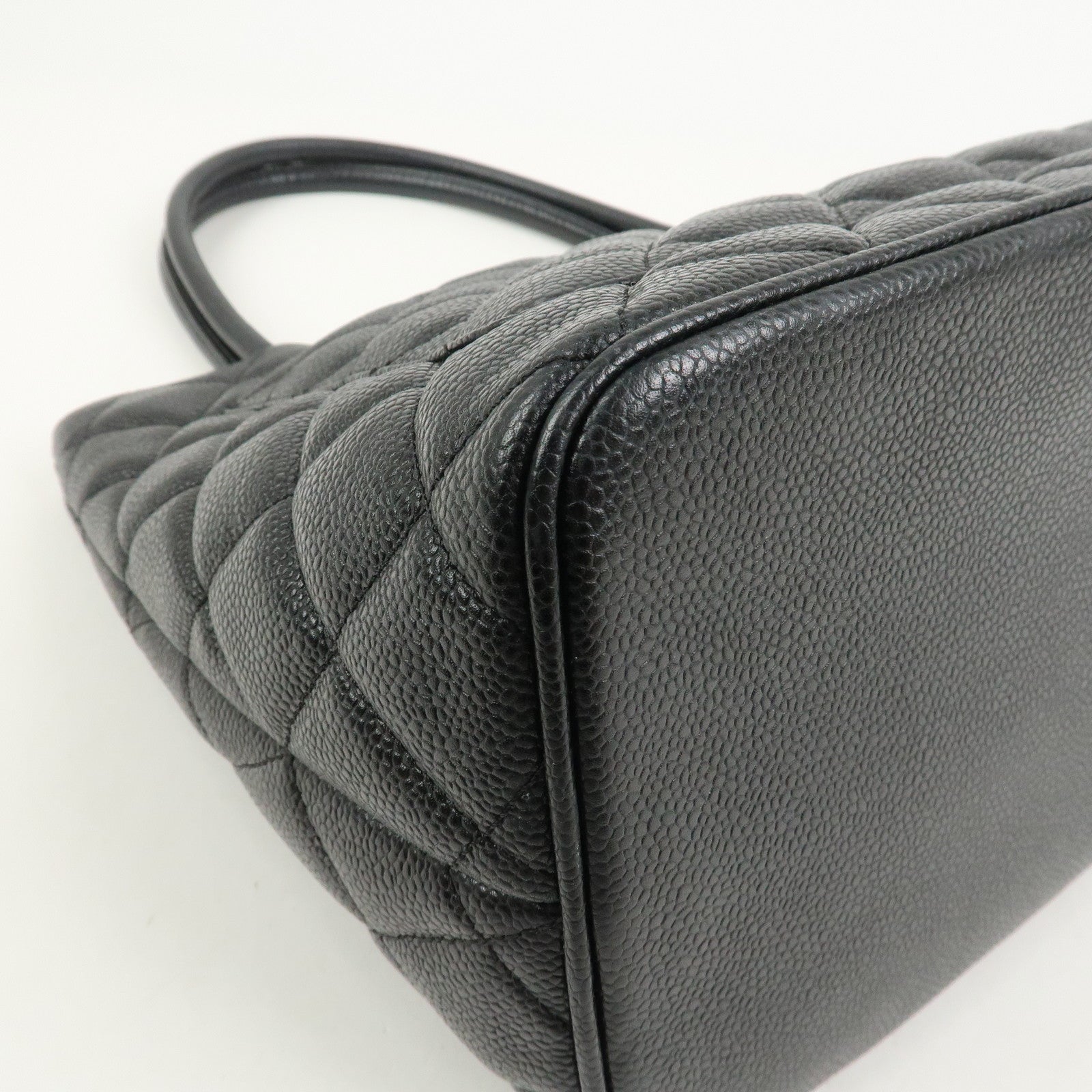 CHANEL Matelasse Caviarskin Medallion Tote Bag Hand Bag A01804