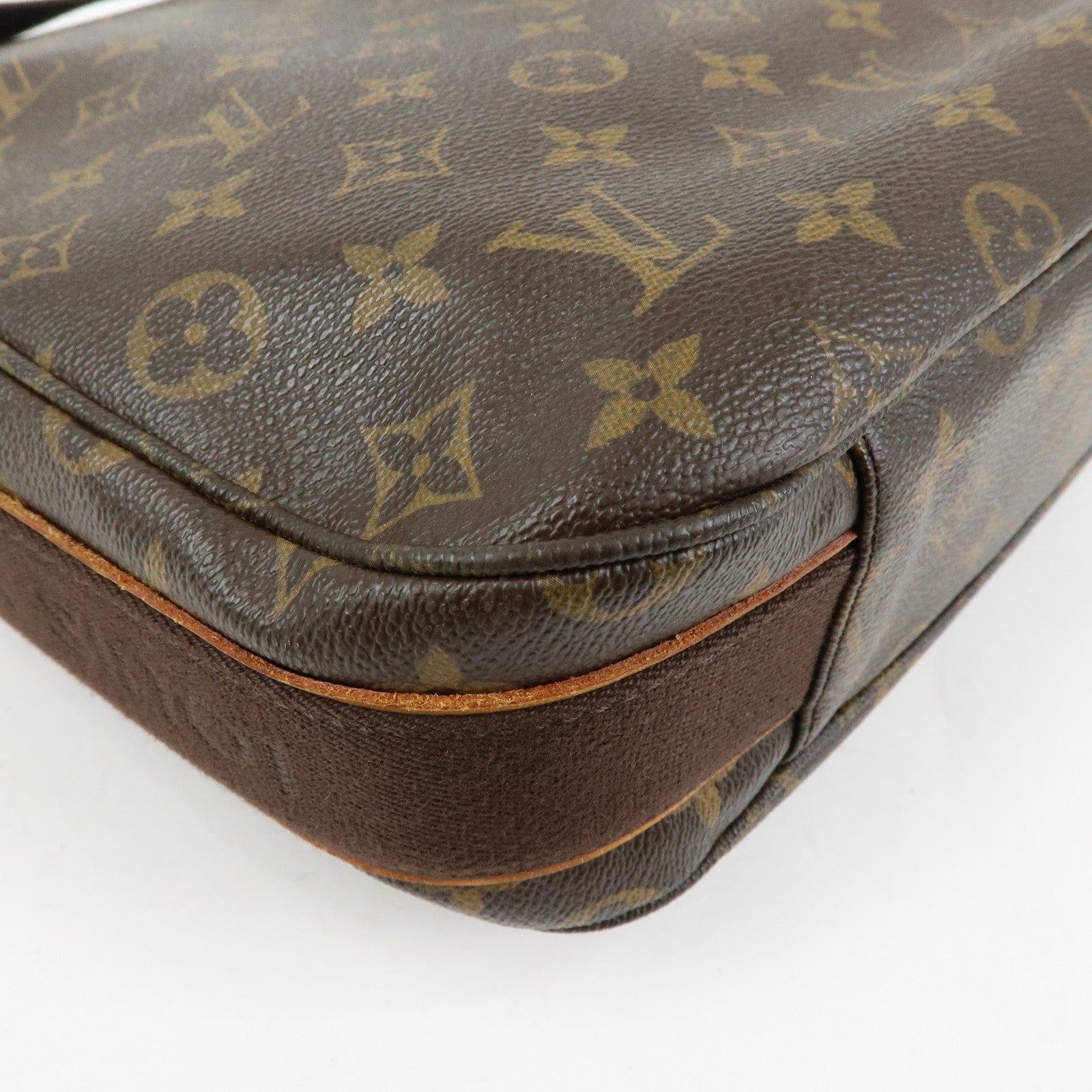 Louis Vuitton Monogram Messenger MM Beaubourg Crossbody Bag M97038