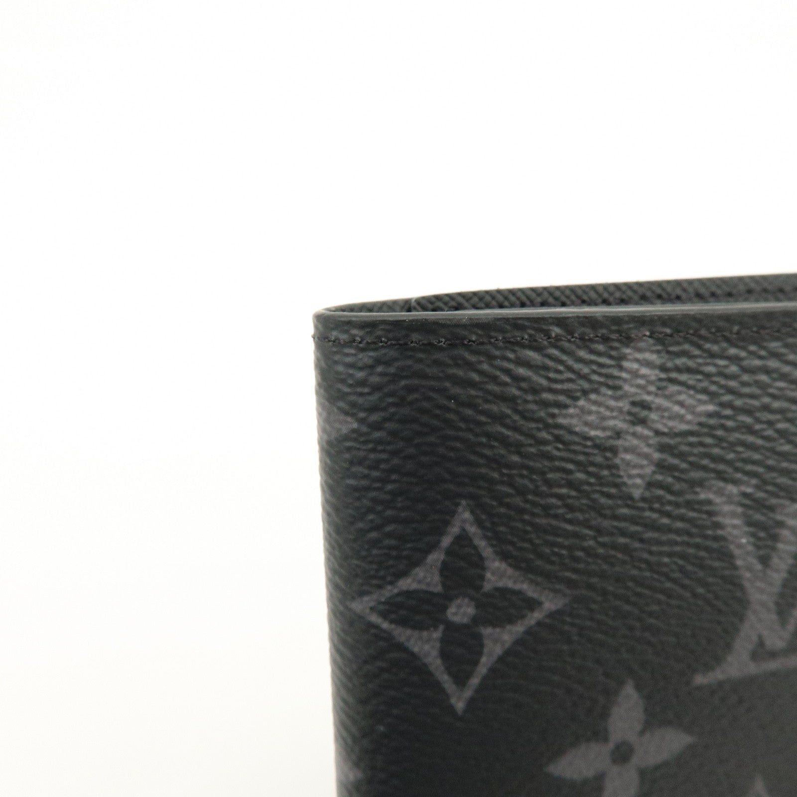 Louis Vuitton Monogram Eclips Couverture de Passeport NM M64501