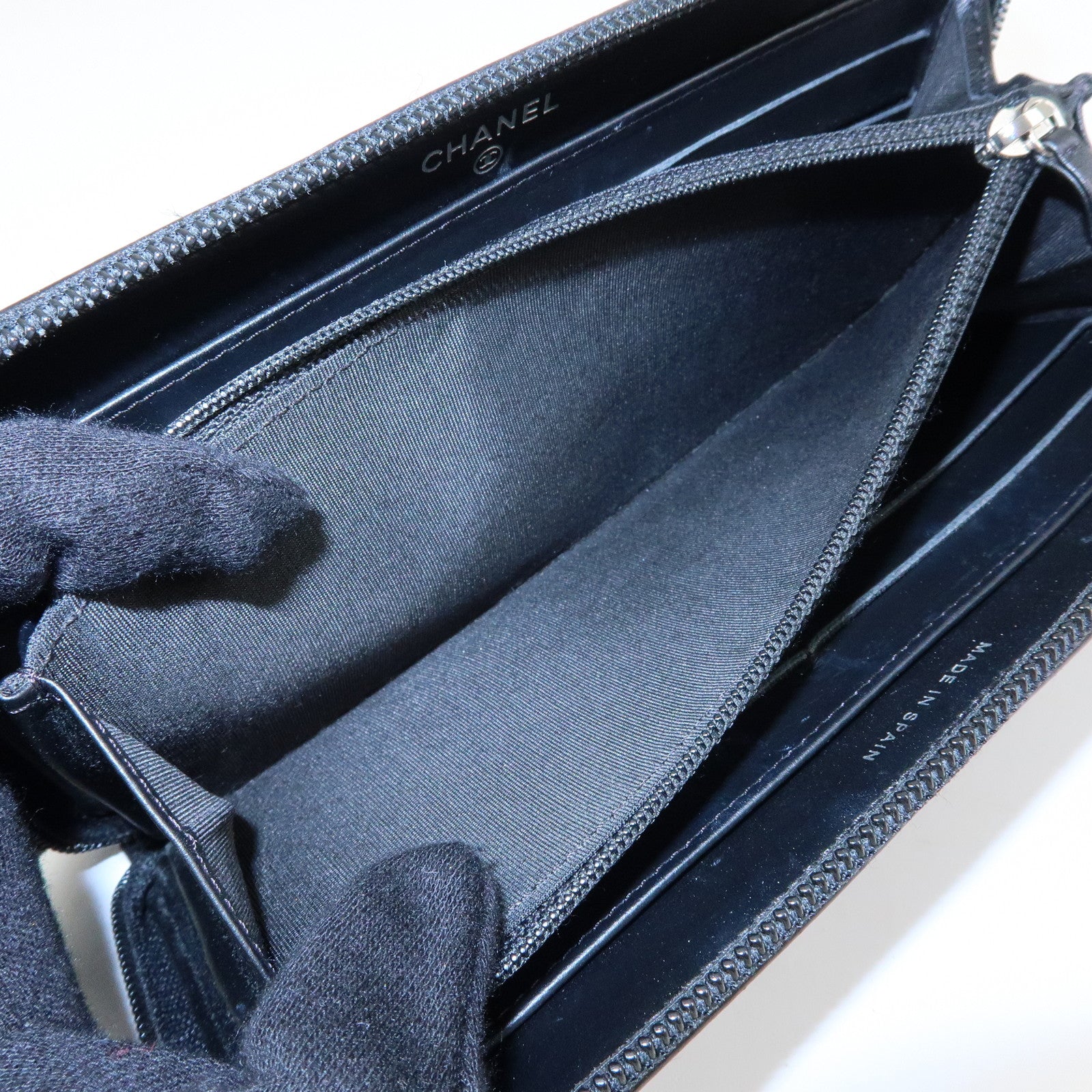 CHANEL COCO Mark Caviarskin Round Zippy Wallet Black Silver